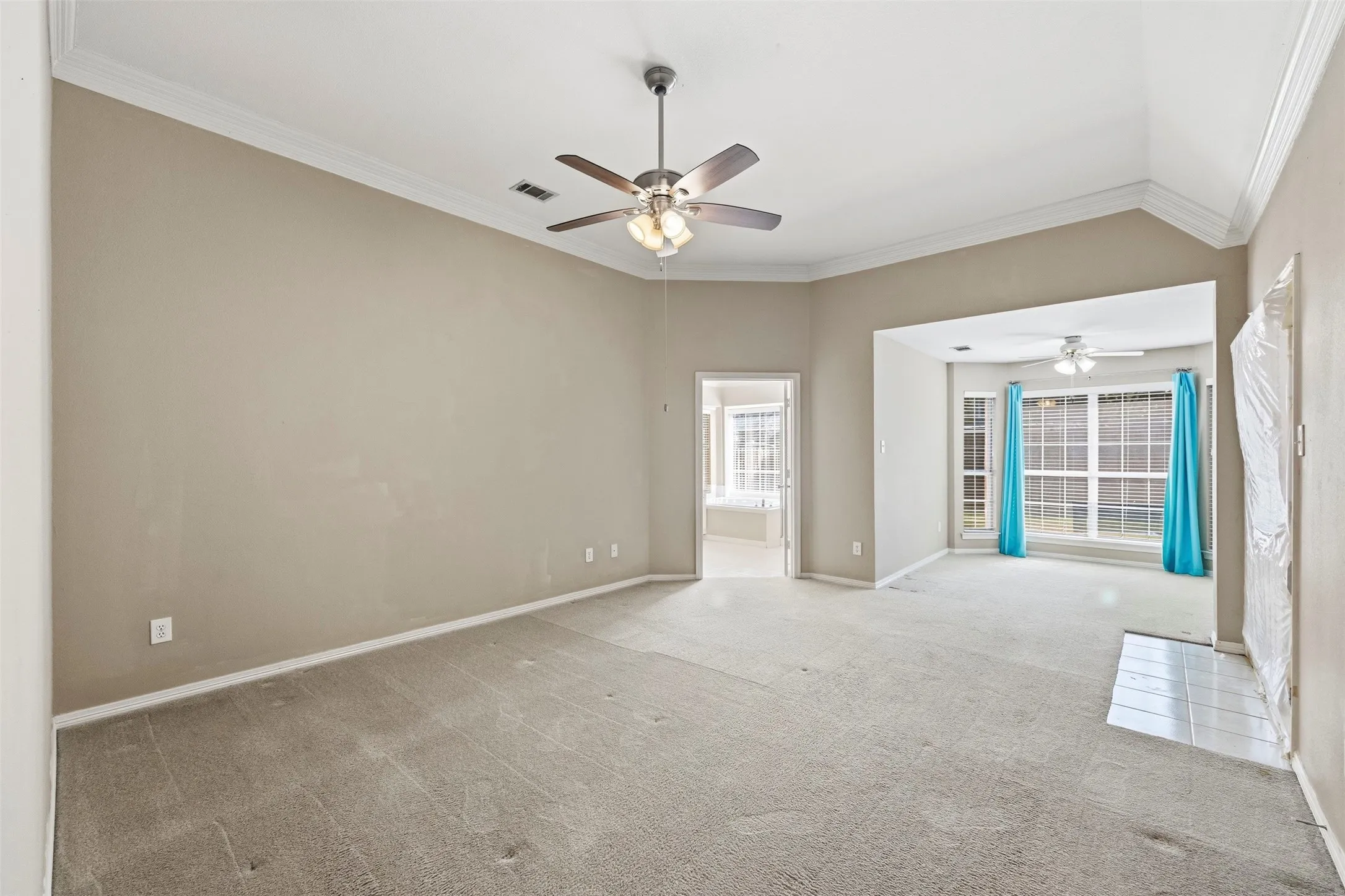 Single Family Residence For Sale in Dallas County , 2910 Live Oak Drive, Rowlett, Texas 75088, 3 Bedroom, 2 Bathroom, 2 Garage spaces, 2,307 Sqft, built in 1993, mls#21360520, Real Estate Agent in Rowlett, Homes For Sale in Dallas county, Homes For Sale in Rowlett, Realtor in Rowlett Texas, Real Estate Brokerage Independent Realty Texas, Luminita Cordes Realtor