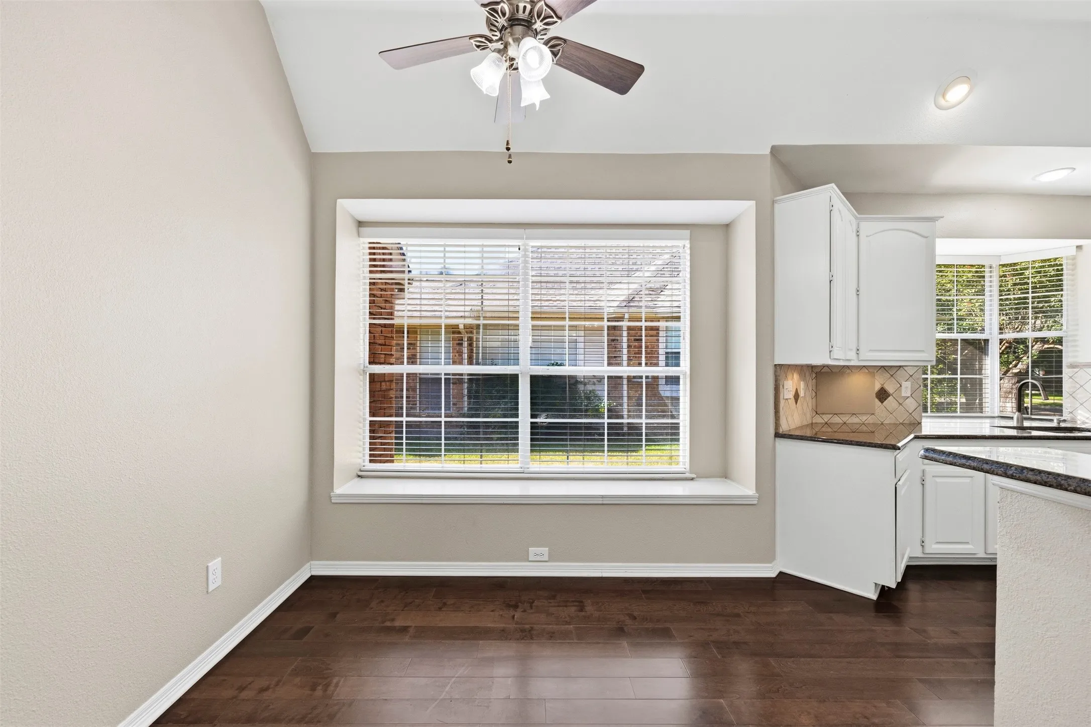 Single Family Residence For Sale in Dallas County , 2910 Live Oak Drive, Rowlett, Texas 75088, 3 Bedroom, 2 Bathroom, 2 Garage spaces, 2,307 Sqft, built in 1993, mls#21360520, Real Estate Agent in Rowlett, Homes For Sale in Dallas county, Homes For Sale in Rowlett, Realtor in Rowlett Texas, Real Estate Brokerage Independent Realty Texas, Luminita Cordes Realtor