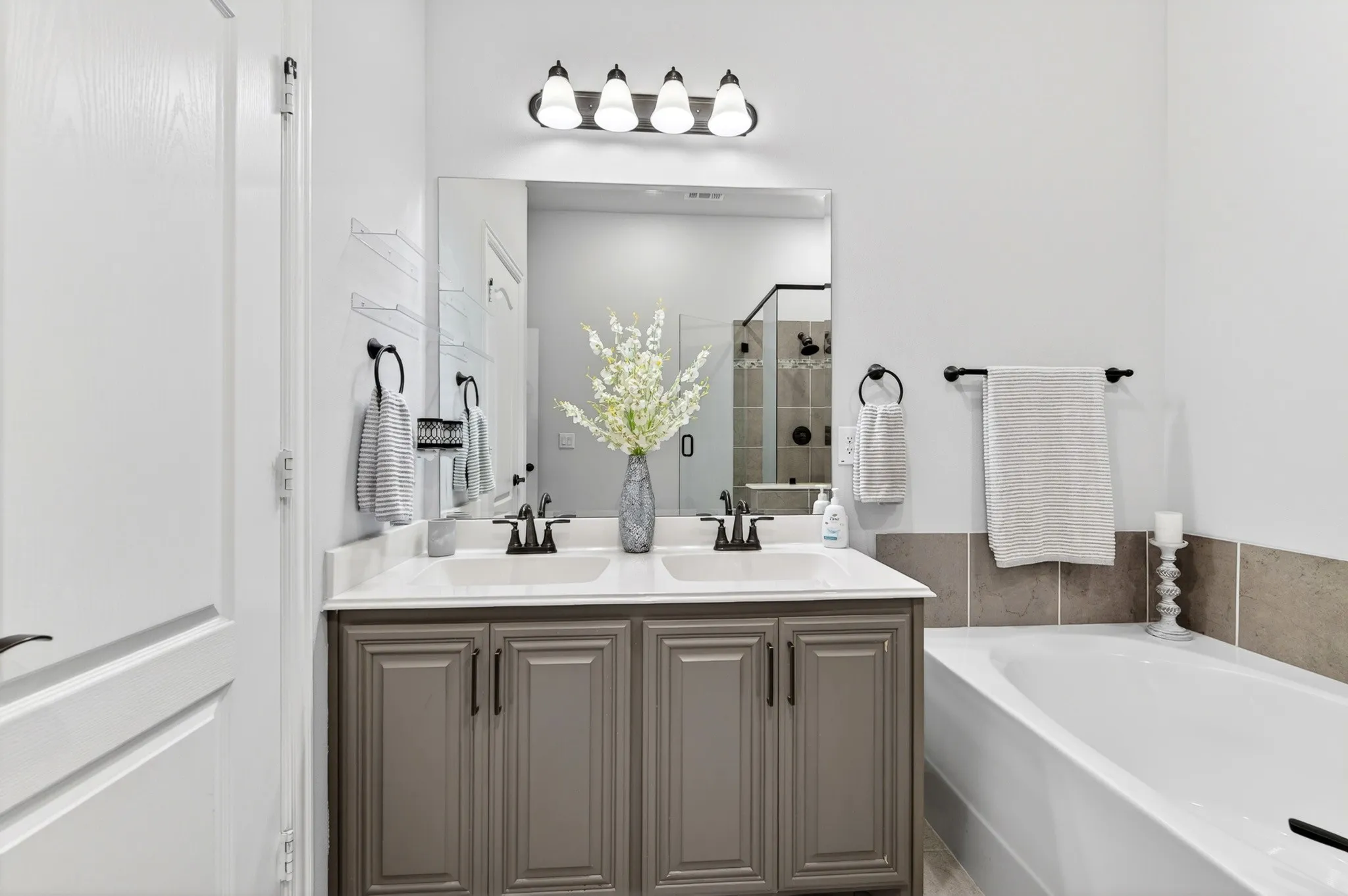 Single Family Residence For Sale in Collin County , 116 Cascade Lane, Wylie, Texas 75098, 5 Bedroom, 5 Bathroom, 3 Garage spaces, 4,213 Sqft, built in 2021, mls#21363749, Real Estate Agent in Wylie, Homes For Sale in Collin county, Homes For Sale in Wylie, Realtor in Wylie Texas, Real Estate Brokerage Independent Realty Texas, Luminita Cordes Realtor