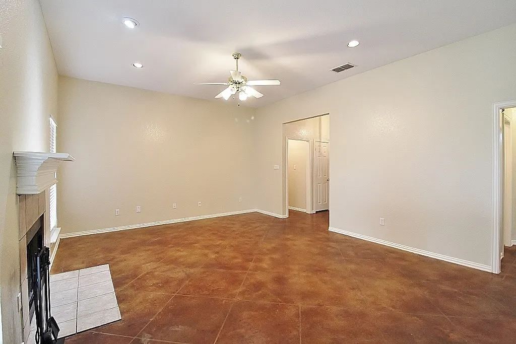 Single Family Residence For Rent in Parker County , 302 Aspen Court W, Aledo, Texas 76008, 4 Bedroom, 2 Bathroom, 2 Garage spaces, 1,666 Sqft, built in 2003, mls#21364183, Real Estate Agent in Aledo, Homes For Rent in Parker county, Homes For Rent in Aledo, Realtor in Aledo Texas, Real Estate Brokerage Independent Realty Texas, Luminita Cordes Realtor