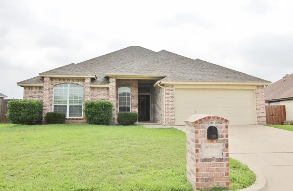 Single Family Residence For Rent in Parker County , 302 Aspen Court W, Aledo, Texas 76008, 4 Bedroom, 2 Bathroom, 2 Garage spaces, 1,666 Sqft, built in 2003, mls#21364183, Real Estate Agent in Aledo, Homes For Rent in Parker county, Homes For Rent in Aledo, Realtor in Aledo Texas, Real Estate Brokerage Independent Realty Texas, Luminita Cordes Realtor