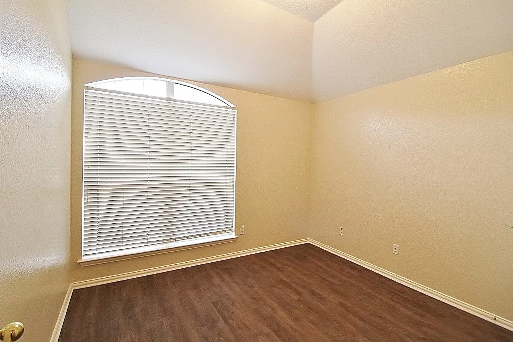 Single Family Residence For Rent in Parker County , 302 Aspen Court W, Aledo, Texas 76008, 4 Bedroom, 2 Bathroom, 2 Garage spaces, 1,666 Sqft, built in 2003, mls#21364183, Real Estate Agent in Aledo, Homes For Rent in Parker county, Homes For Rent in Aledo, Realtor in Aledo Texas, Real Estate Brokerage Independent Realty Texas, Luminita Cordes Realtor