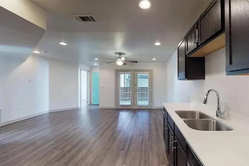 Apartment For Rent in Dallas County , 1925 Moser Avenue B1, Dallas, Texas 75206, 2 Bedroom, 2 Bathroom, Garage spaces, 850 Sqft, built in 1972, mls#21364192, Real Estate Agent in Dallas, Homes For Rent in Dallas county, Homes For Rent in Dallas, Realtor in Dallas Texas, Real Estate Brokerage Independent Realty Texas, Luminita Cordes Realtor
