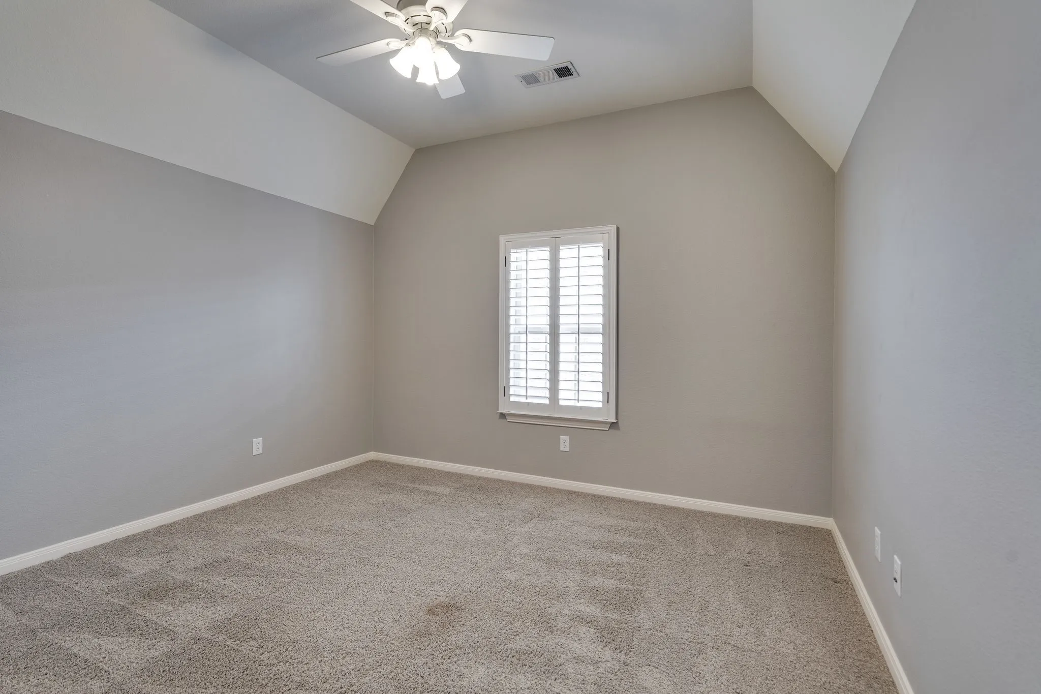 Single Family Residence For Rent in Denton County , 5000 Dickens Lane, Carrollton, Texas 75010, 4 Bedroom, 7 Bathroom, 3 Garage spaces, 4,863 Sqft, built in 2008, mls#21363866, Real Estate Agent in Carrollton, Homes For Rent in Denton county, Homes For Rent in Carrollton, Realtor in Carrollton Texas, Real Estate Brokerage Independent Realty Texas, Luminita Cordes Realtor