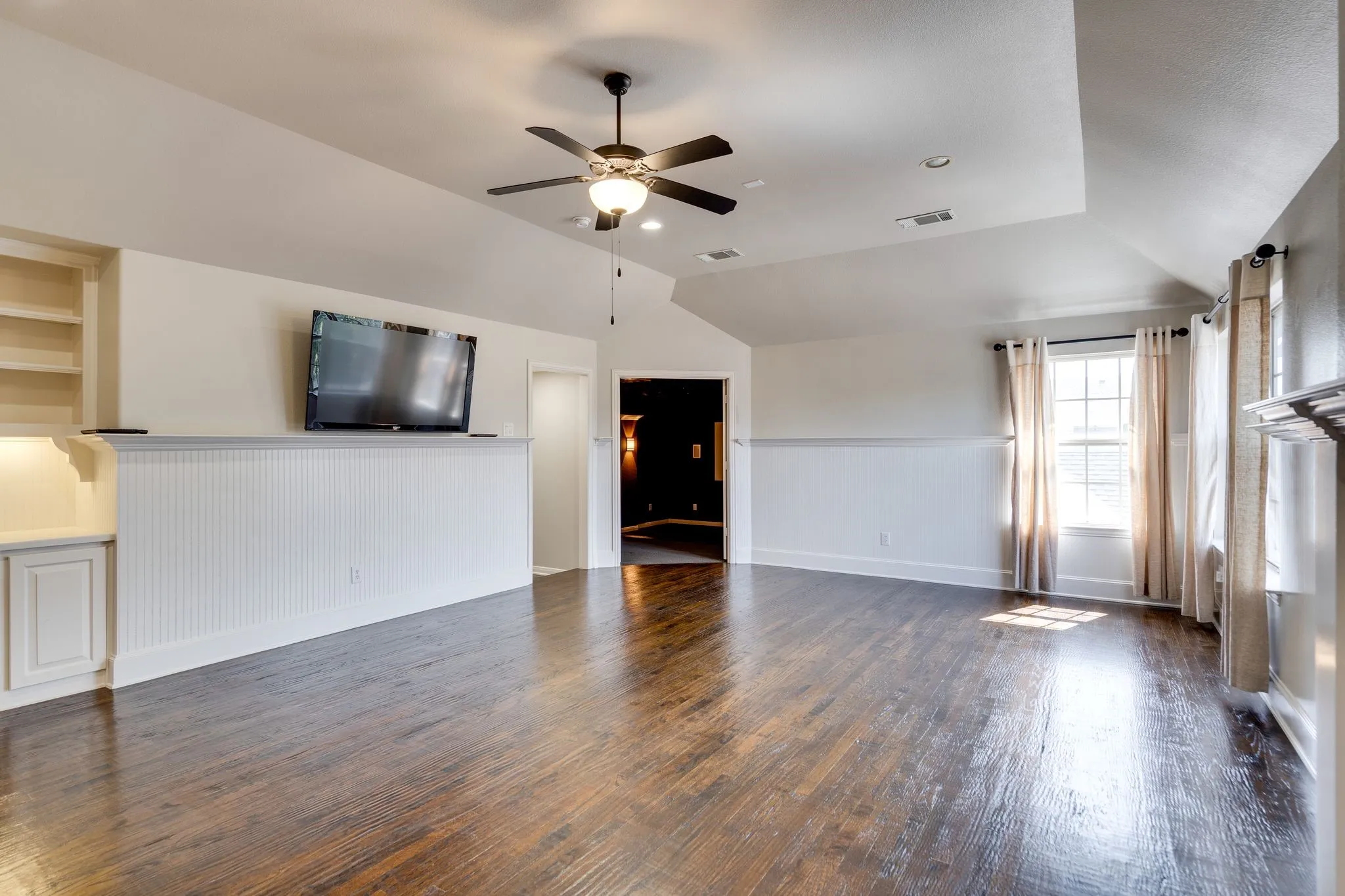 Single Family Residence For Rent in Denton County , 5000 Dickens Lane, Carrollton, Texas 75010, 4 Bedroom, 7 Bathroom, 3 Garage spaces, 4,863 Sqft, built in 2008, mls#21363866, Real Estate Agent in Carrollton, Homes For Rent in Denton county, Homes For Rent in Carrollton, Realtor in Carrollton Texas, Real Estate Brokerage Independent Realty Texas, Luminita Cordes Realtor