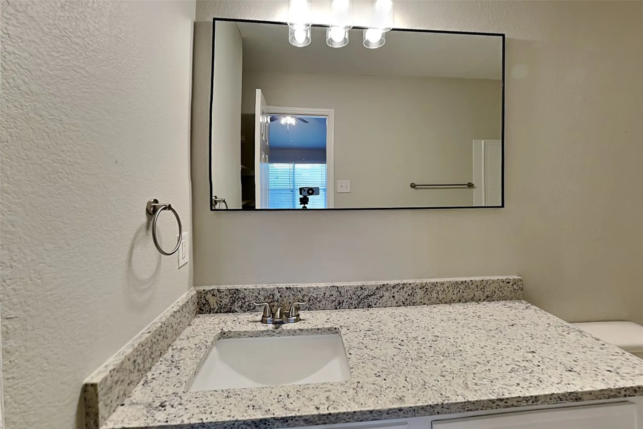 Single Family Residence For Rent in Tarrant County , 3040 Spotted Owl Drive, Fort Worth, Texas 76244, 3 Bedroom, 2 Bathroom, 2 Garage spaces, 1,414 Sqft, built in 2005, mls#21364191, Real Estate Agent in Fort Worth, Homes For Rent in Tarrant county, Homes For Rent in Fort Worth, Realtor in Fort Worth Texas, Real Estate Brokerage Independent Realty Texas, Luminita Cordes Realtor