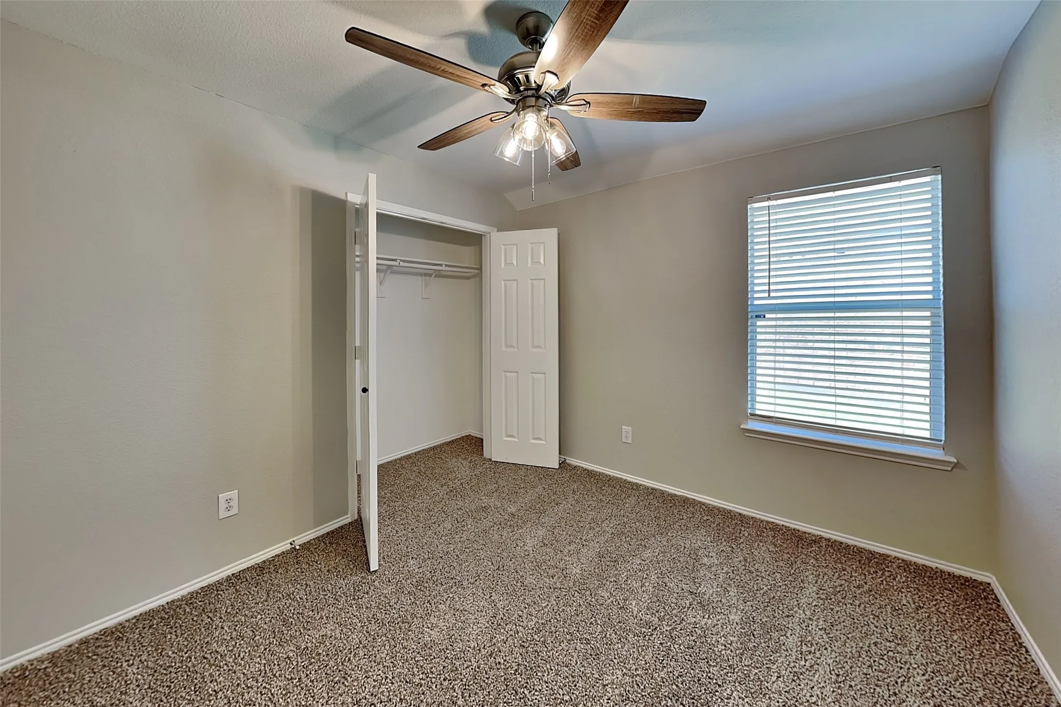 Single Family Residence For Rent in Tarrant County , 3040 Spotted Owl Drive, Fort Worth, Texas 76244, 3 Bedroom, 2 Bathroom, 2 Garage spaces, 1,414 Sqft, built in 2005, mls#21364191, Real Estate Agent in Fort Worth, Homes For Rent in Tarrant county, Homes For Rent in Fort Worth, Realtor in Fort Worth Texas, Real Estate Brokerage Independent Realty Texas, Luminita Cordes Realtor