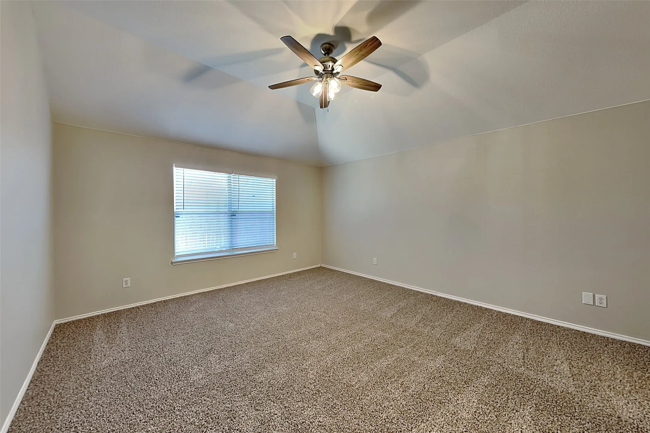 Single Family Residence For Rent in Tarrant County , 3040 Spotted Owl Drive, Fort Worth, Texas 76244, 3 Bedroom, 2 Bathroom, 2 Garage spaces, 1,414 Sqft, built in 2005, mls#21364191, Real Estate Agent in Fort Worth, Homes For Rent in Tarrant county, Homes For Rent in Fort Worth, Realtor in Fort Worth Texas, Real Estate Brokerage Independent Realty Texas, Luminita Cordes Realtor