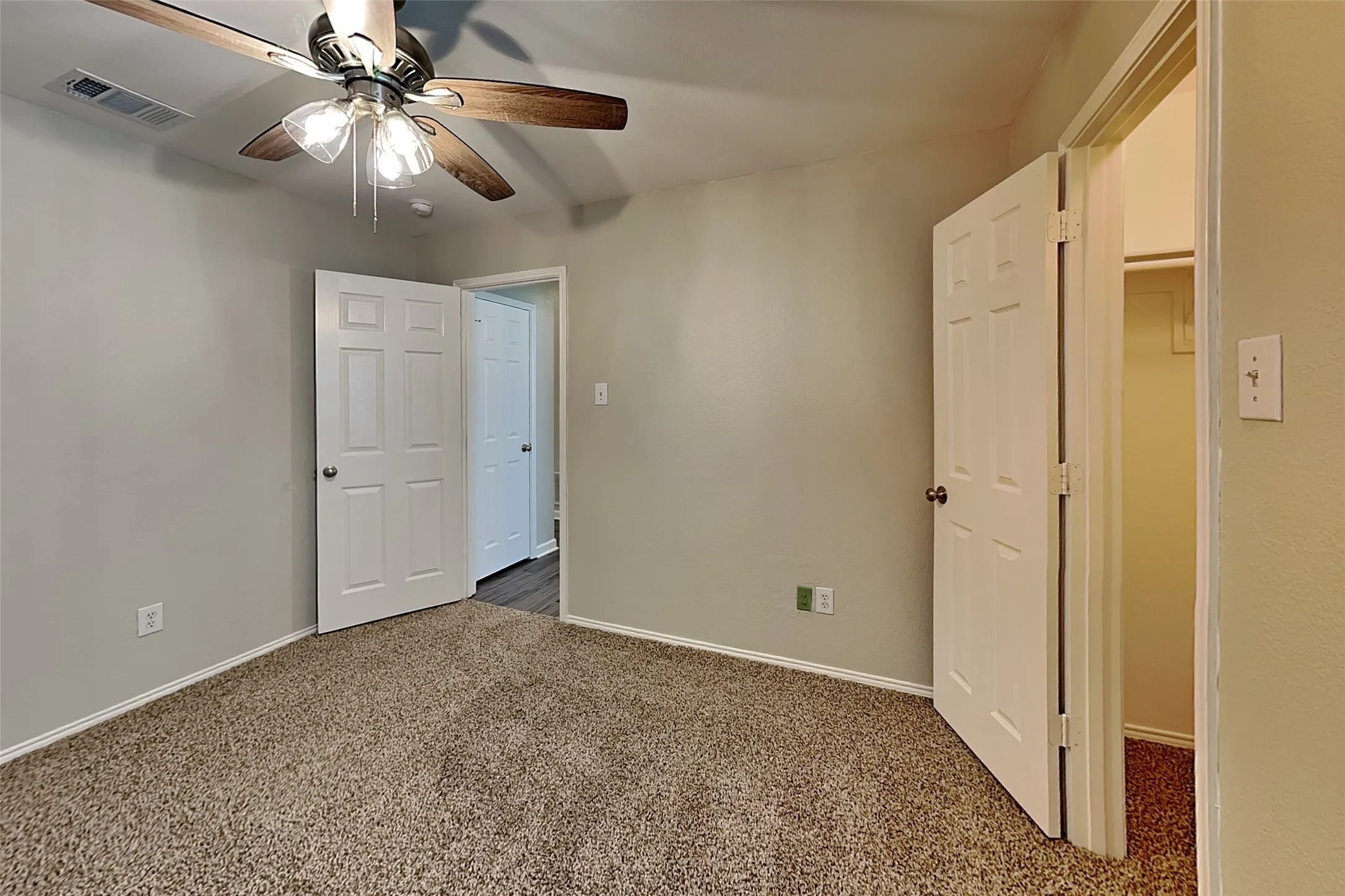 Single Family Residence For Rent in Tarrant County , 3040 Spotted Owl Drive, Fort Worth, Texas 76244, 3 Bedroom, 2 Bathroom, 2 Garage spaces, 1,414 Sqft, built in 2005, mls#21364191, Real Estate Agent in Fort Worth, Homes For Rent in Tarrant county, Homes For Rent in Fort Worth, Realtor in Fort Worth Texas, Real Estate Brokerage Independent Realty Texas, Luminita Cordes Realtor