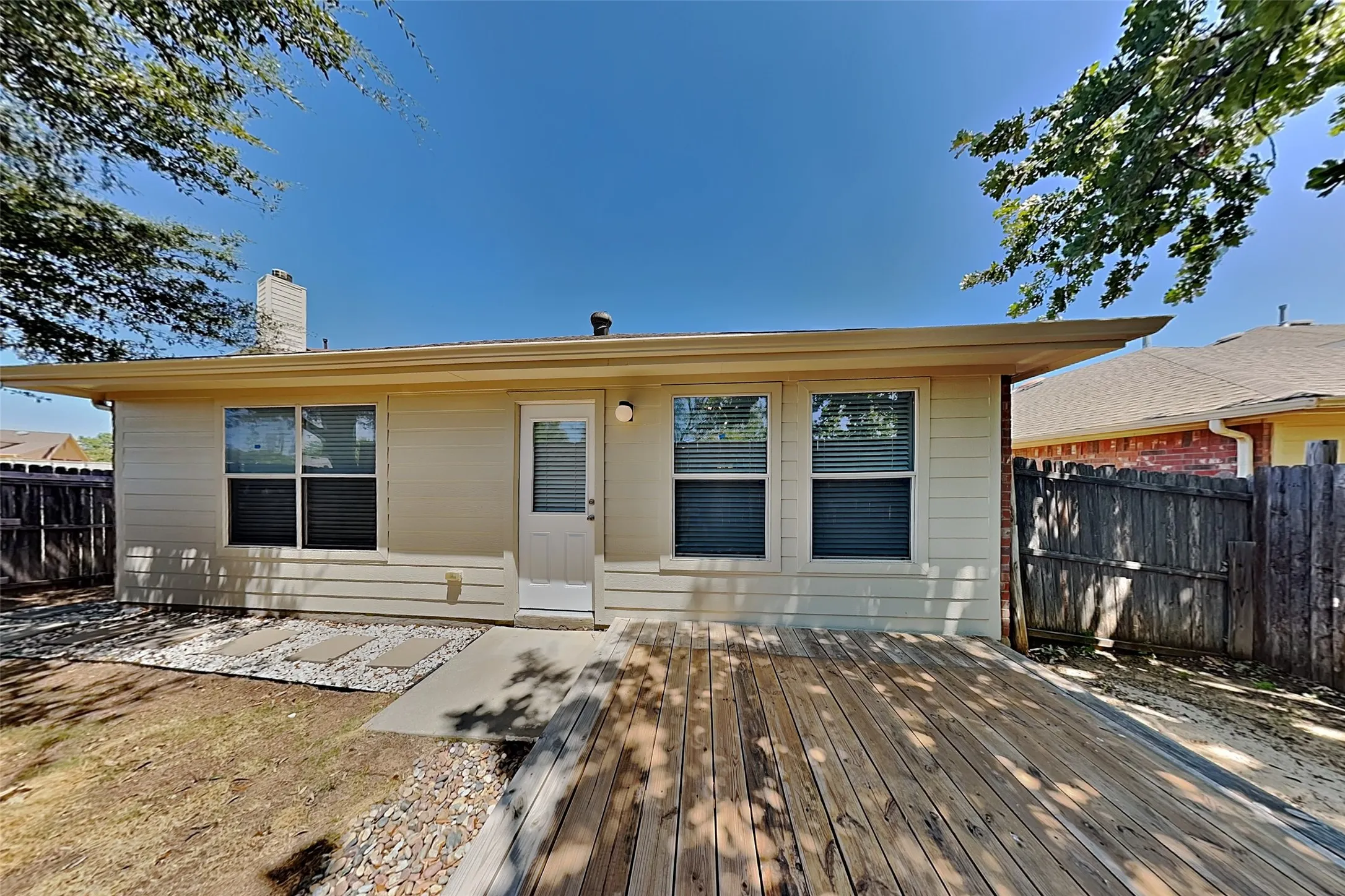 Single Family Residence For Rent in Tarrant County , 3040 Spotted Owl Drive, Fort Worth, Texas 76244, 3 Bedroom, 2 Bathroom, 2 Garage spaces, 1,414 Sqft, built in 2005, mls#21364191, Real Estate Agent in Fort Worth, Homes For Rent in Tarrant county, Homes For Rent in Fort Worth, Realtor in Fort Worth Texas, Real Estate Brokerage Independent Realty Texas, Luminita Cordes Realtor