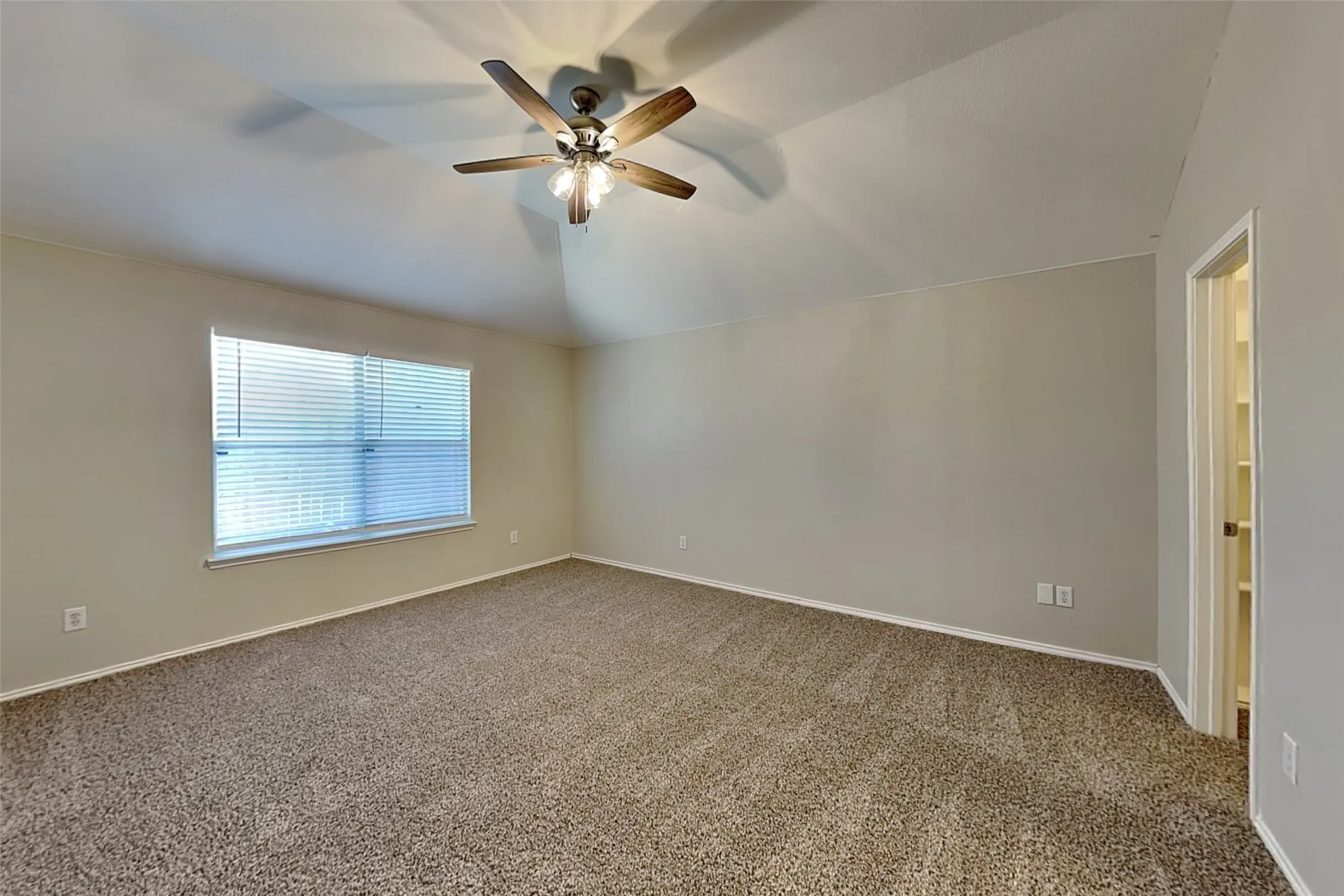 Single Family Residence For Rent in Tarrant County , 3040 Spotted Owl Drive, Fort Worth, Texas 76244, 3 Bedroom, 2 Bathroom, 2 Garage spaces, 1,414 Sqft, built in 2005, mls#21364191, Real Estate Agent in Fort Worth, Homes For Rent in Tarrant county, Homes For Rent in Fort Worth, Realtor in Fort Worth Texas, Real Estate Brokerage Independent Realty Texas, Luminita Cordes Realtor