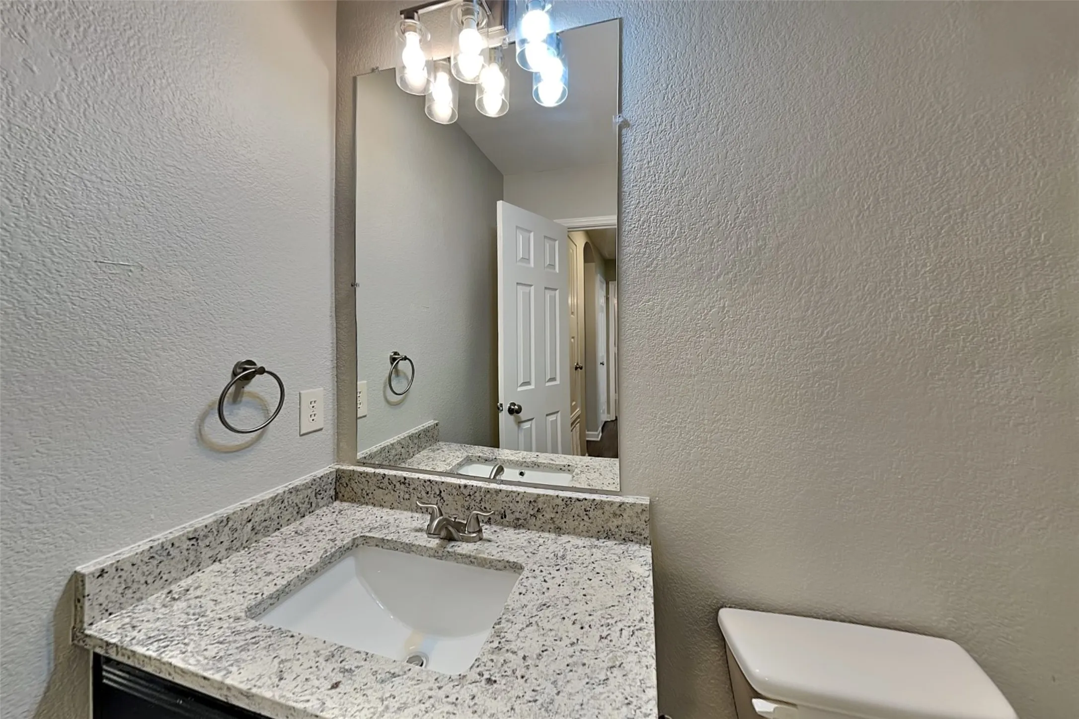 Single Family Residence For Rent in Tarrant County , 3040 Spotted Owl Drive, Fort Worth, Texas 76244, 3 Bedroom, 2 Bathroom, 2 Garage spaces, 1,414 Sqft, built in 2005, mls#21364191, Real Estate Agent in Fort Worth, Homes For Rent in Tarrant county, Homes For Rent in Fort Worth, Realtor in Fort Worth Texas, Real Estate Brokerage Independent Realty Texas, Luminita Cordes Realtor