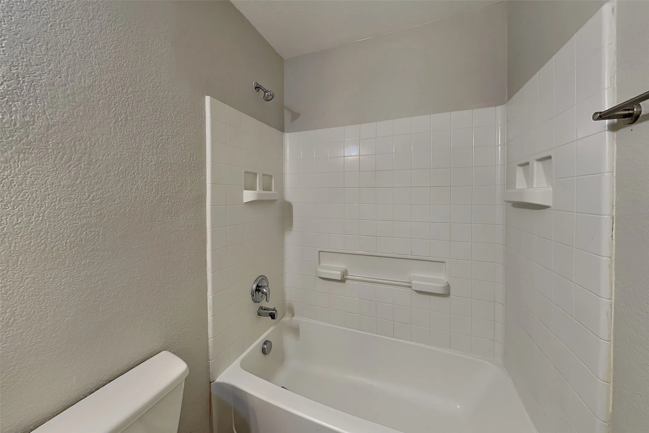 Single Family Residence For Rent in Tarrant County , 3040 Spotted Owl Drive, Fort Worth, Texas 76244, 3 Bedroom, 2 Bathroom, 2 Garage spaces, 1,414 Sqft, built in 2005, mls#21364191, Real Estate Agent in Fort Worth, Homes For Rent in Tarrant county, Homes For Rent in Fort Worth, Realtor in Fort Worth Texas, Real Estate Brokerage Independent Realty Texas, Luminita Cordes Realtor