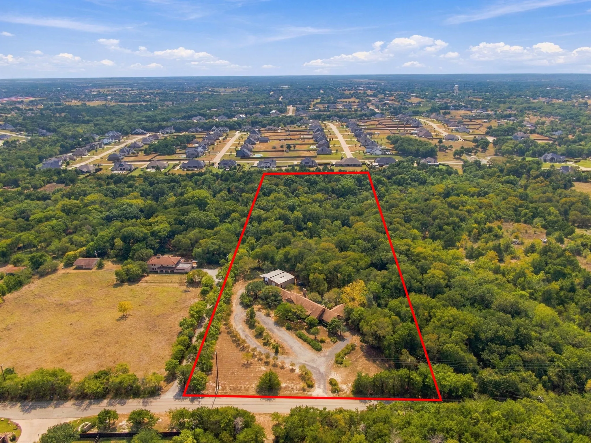 Single Family Residence For Sale in Ellis County , 7210 Shiloh Road, Midlothian, Texas 76065, 5 Bedroom, 5 Bathroom, Garage spaces, 4,355 Sqft, built in 1980, mls#21363688, Real Estate Agent in Midlothian, Homes For Sale in Ellis county, Homes For Sale in Midlothian, Realtor in Midlothian Texas, Real Estate Brokerage Independent Realty Texas, Luminita Cordes Realtor
