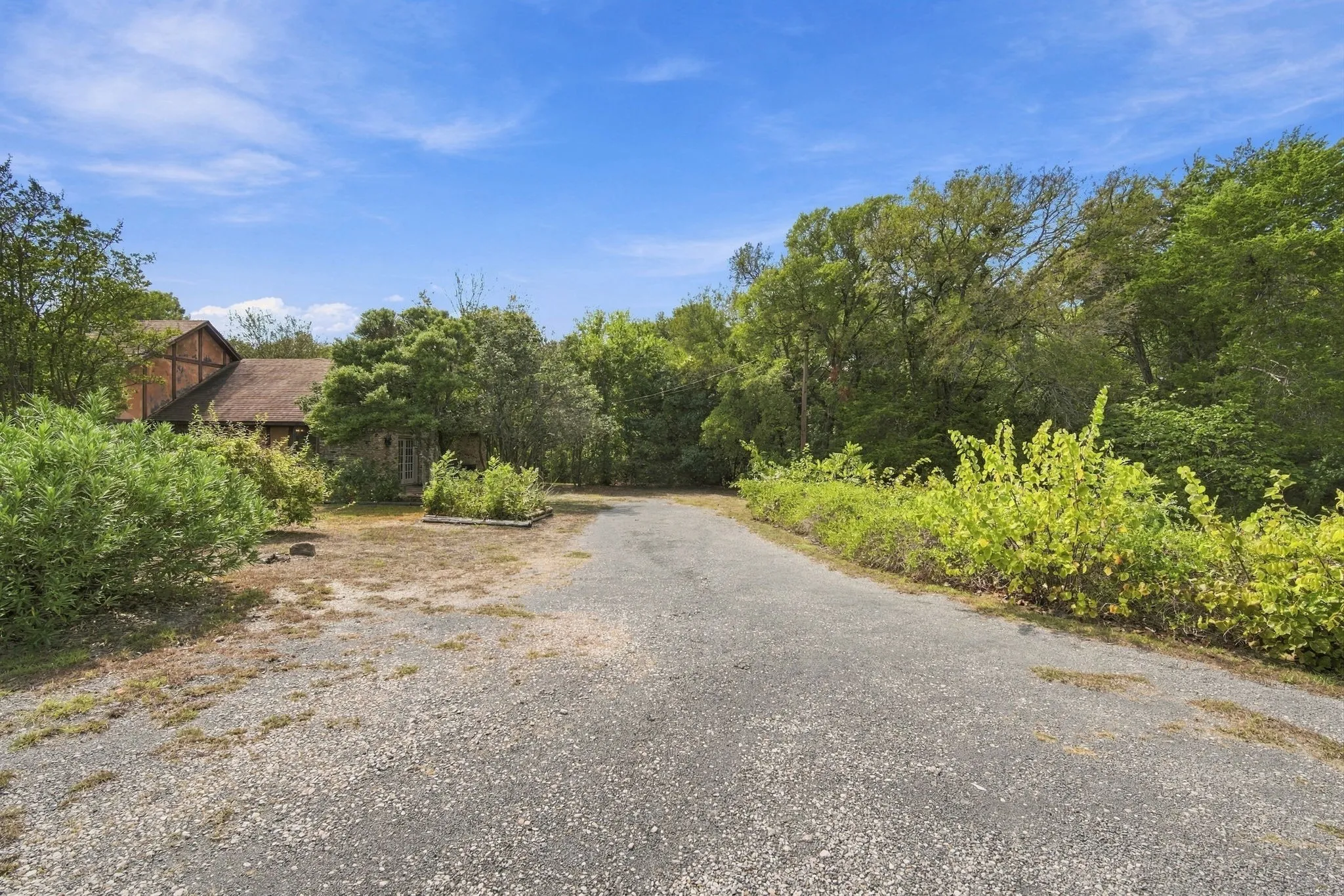 The driveway view from street