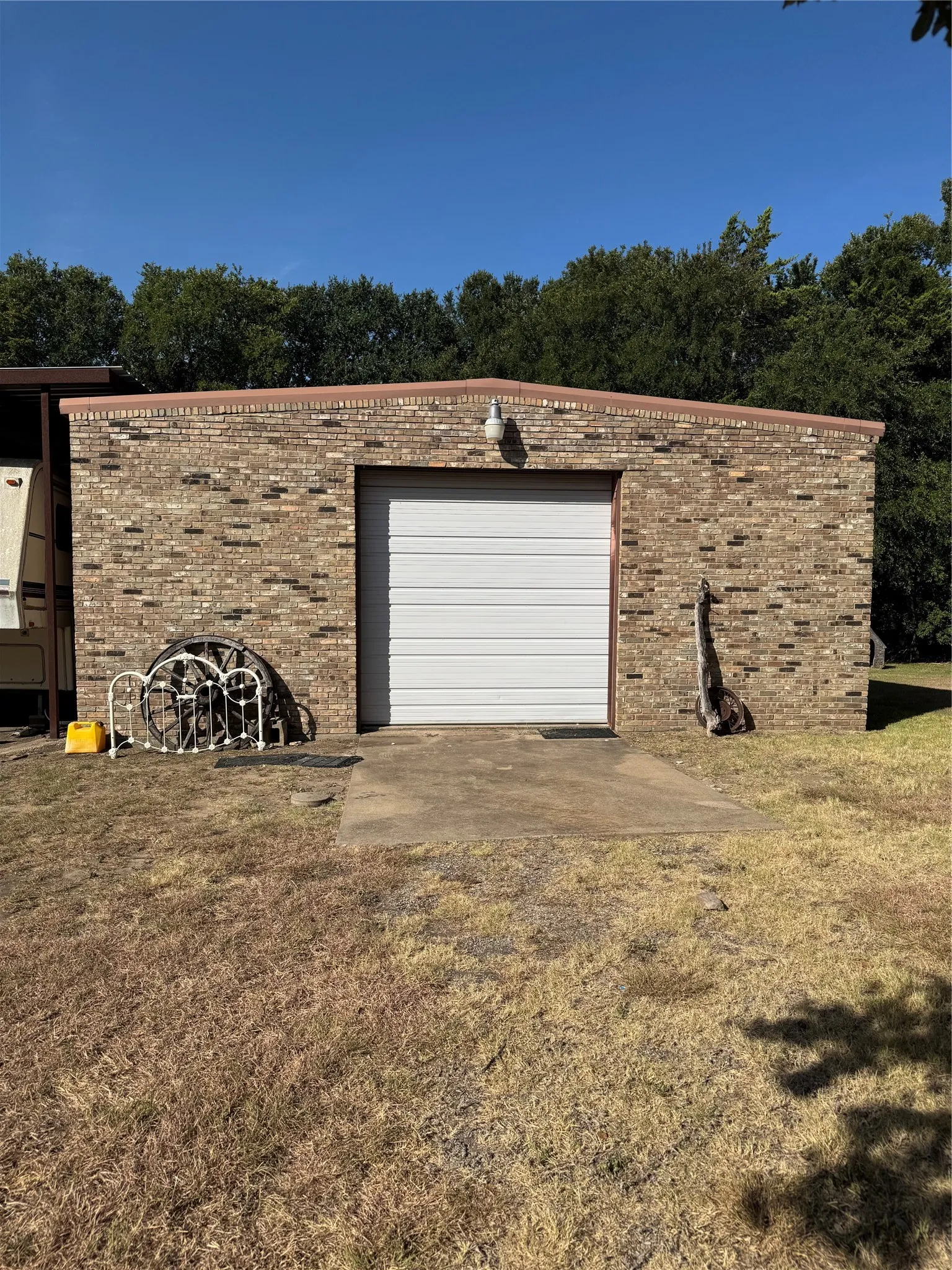 1200 sf Workshop with Electricity.
