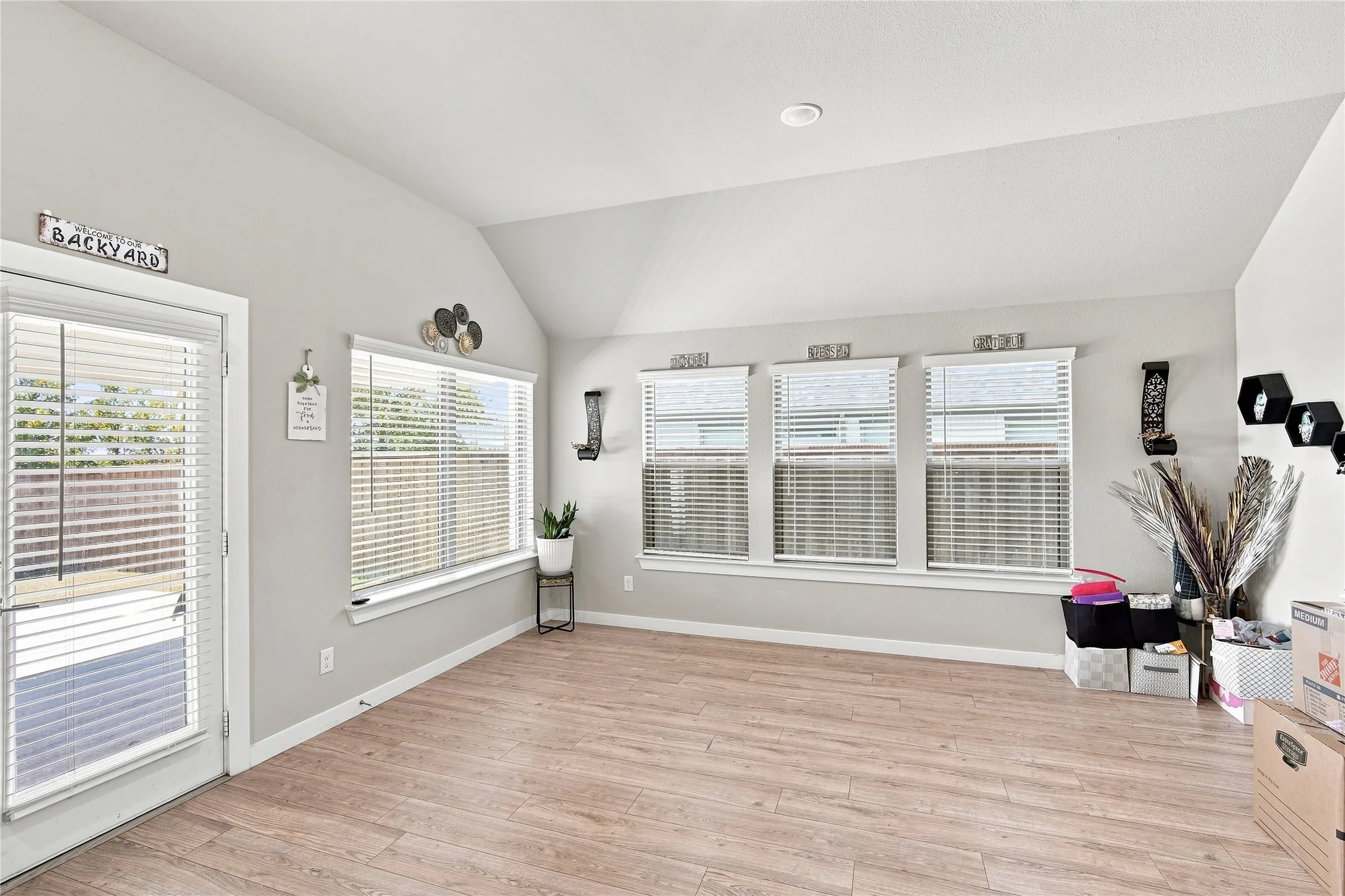 Single Family Residence For Rent in Ellis County , 247 Half Moon Drive, Waxahachie, Texas 75165, 3 Bedroom, 2 Bathroom, 3 Garage spaces, 2,457 Sqft, built in 2023, mls#21364196, Real Estate Agent in Waxahachie, Homes For Rent in Ellis county, Homes For Rent in Waxahachie, Realtor in Waxahachie Texas, Real Estate Brokerage Independent Realty Texas, Luminita Cordes Realtor