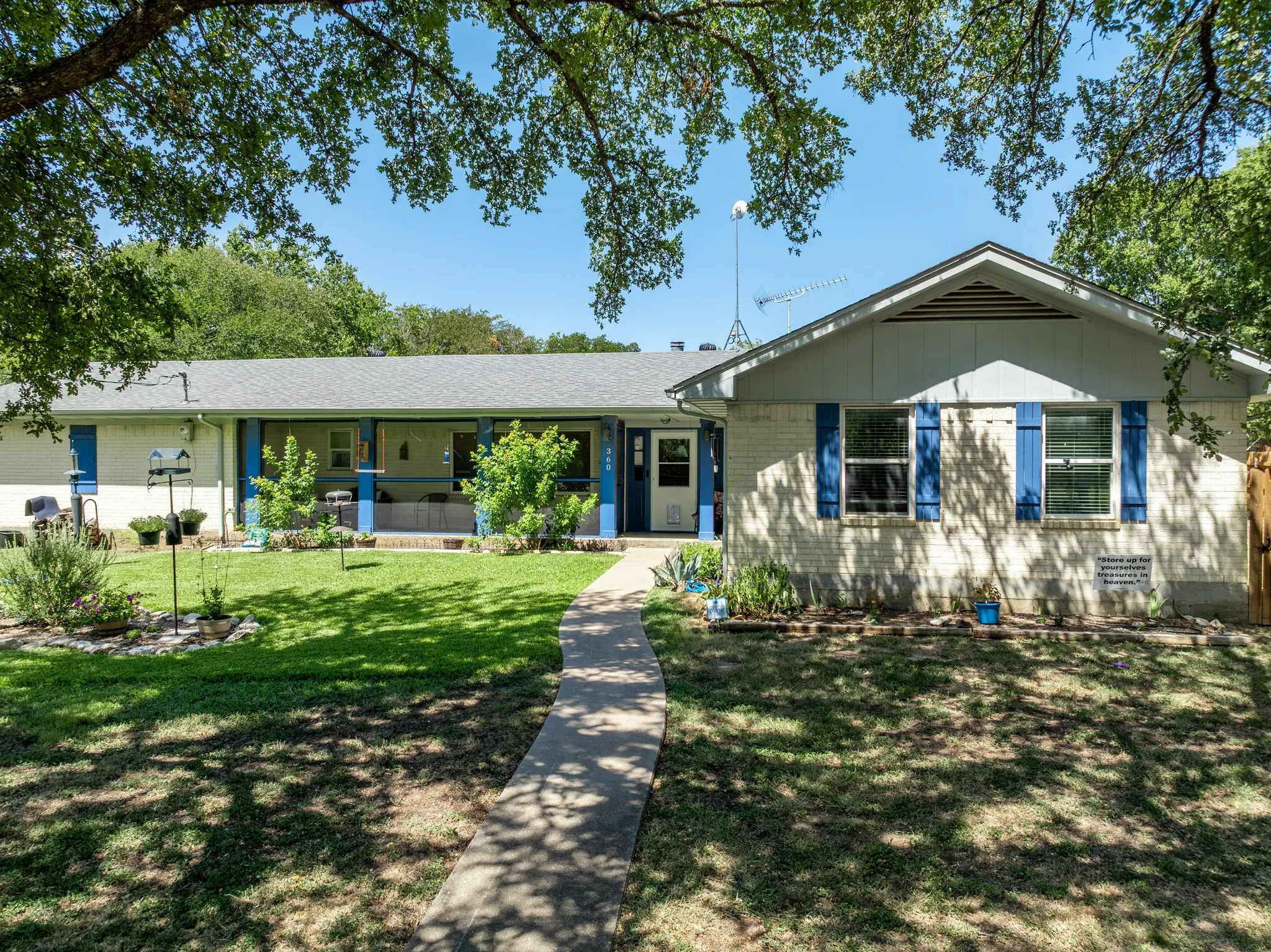 Single Family Residence For Sale in Bosque County , 360 County Road 1768, Clifton, Texas 76634, 3 Bedroom, 2 Bathroom, 2 Garage spaces, 1,765 Sqft, built in 1970, mls#21363366, Real Estate Agent in Clifton, Homes For Sale in Bosque county, Homes For Sale in Clifton, Realtor in Clifton Texas, Real Estate Brokerage Independent Realty Texas, Luminita Cordes Realtor