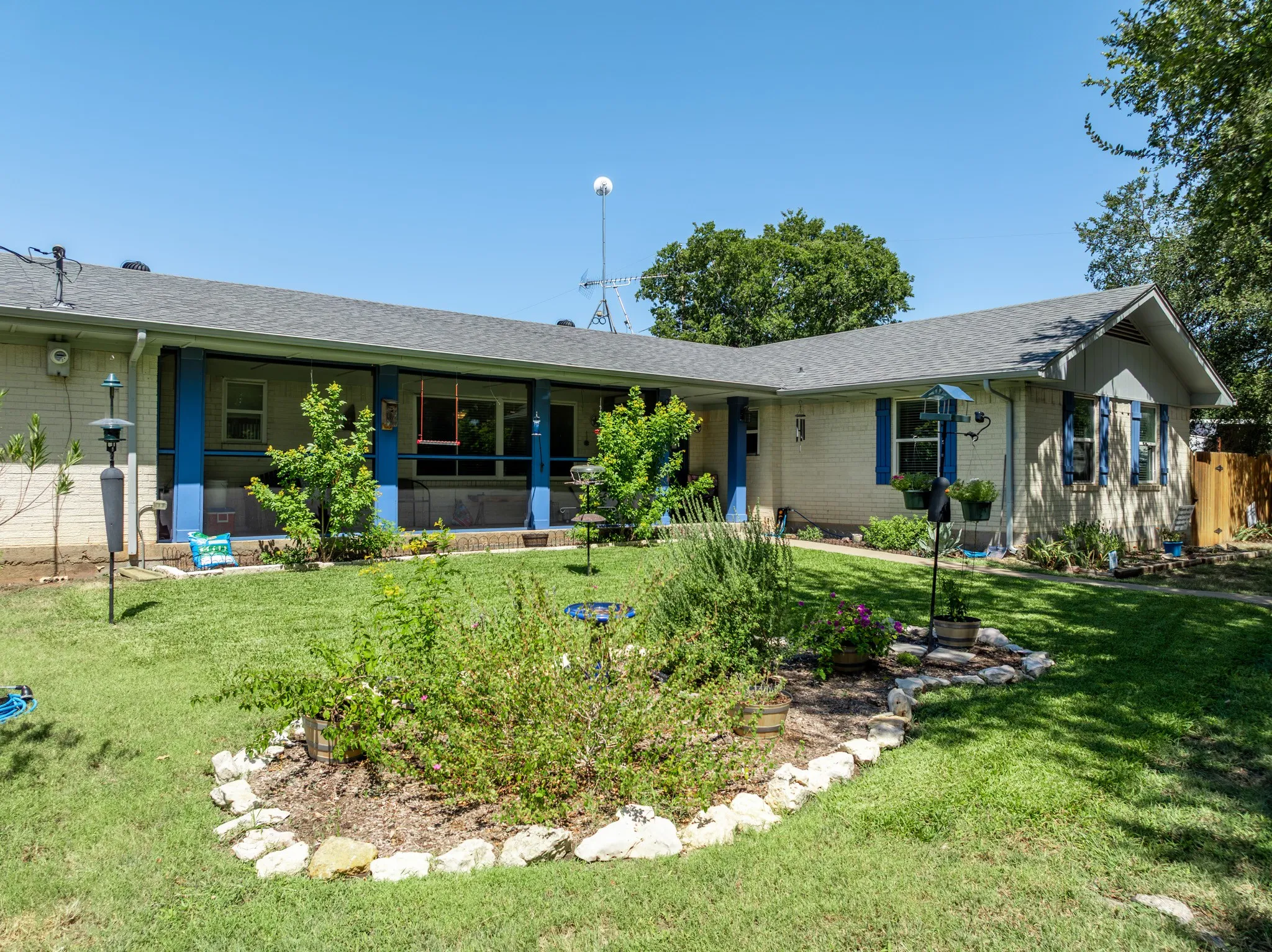 Single Family Residence For Sale in Bosque County , 360 County Road 1768, Clifton, Texas 76634, 3 Bedroom, 2 Bathroom, 2 Garage spaces, 1,765 Sqft, built in 1970, mls#21363366, Real Estate Agent in Clifton, Homes For Sale in Bosque county, Homes For Sale in Clifton, Realtor in Clifton Texas, Real Estate Brokerage Independent Realty Texas, Luminita Cordes Realtor