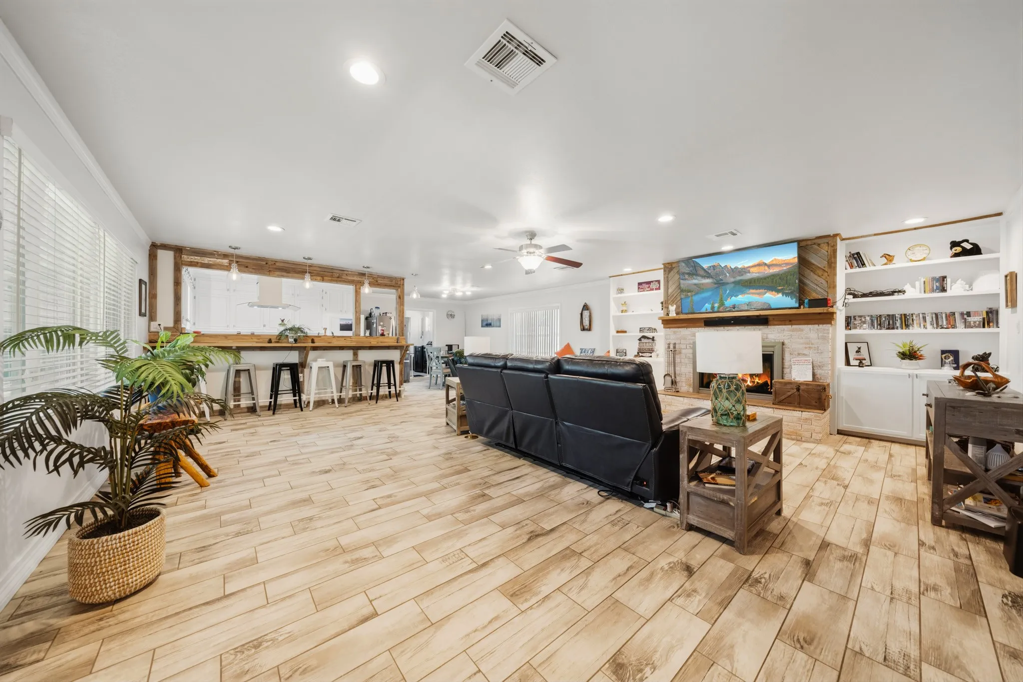 Single Family Residence For Sale in Bosque County , 360 County Road 1768, Clifton, Texas 76634, 3 Bedroom, 2 Bathroom, 2 Garage spaces, 1,765 Sqft, built in 1970, mls#21363366, Real Estate Agent in Clifton, Homes For Sale in Bosque county, Homes For Sale in Clifton, Realtor in Clifton Texas, Real Estate Brokerage Independent Realty Texas, Luminita Cordes Realtor