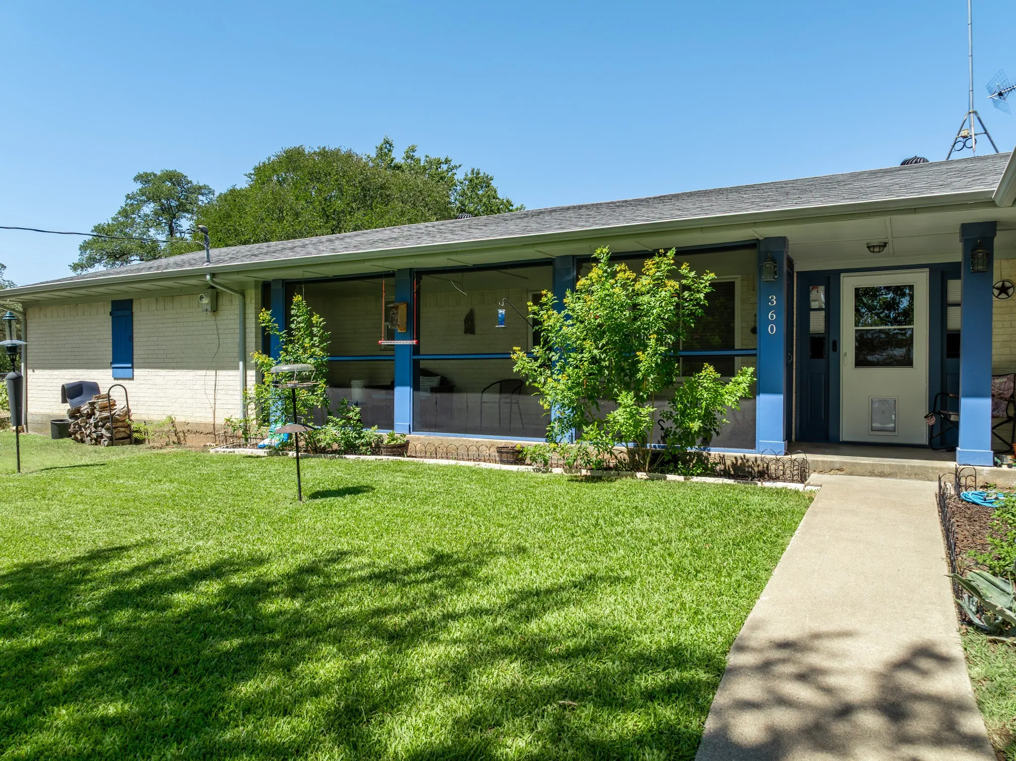 Single Family Residence For Sale in Bosque County , 360 County Road 1768, Clifton, Texas 76634, 3 Bedroom, 2 Bathroom, 2 Garage spaces, 1,765 Sqft, built in 1970, mls#21363366, Real Estate Agent in Clifton, Homes For Sale in Bosque county, Homes For Sale in Clifton, Realtor in Clifton Texas, Real Estate Brokerage Independent Realty Texas, Luminita Cordes Realtor