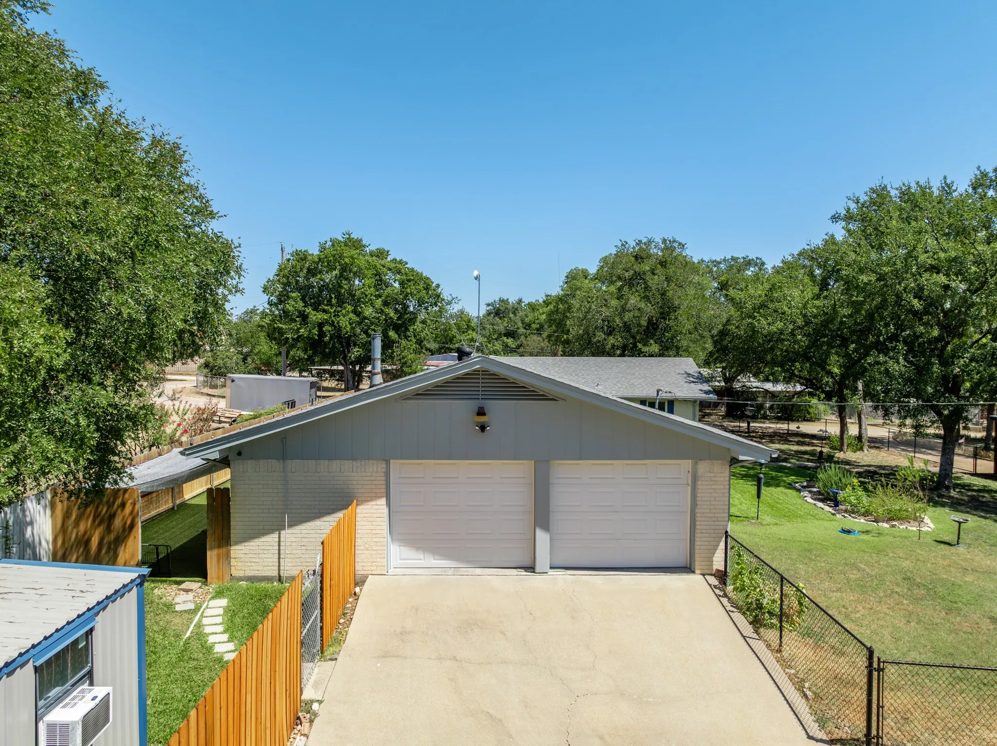 Single Family Residence For Sale in Bosque County , 360 County Road 1768, Clifton, Texas 76634, 3 Bedroom, 2 Bathroom, 2 Garage spaces, 1,765 Sqft, built in 1970, mls#21363366, Real Estate Agent in Clifton, Homes For Sale in Bosque county, Homes For Sale in Clifton, Realtor in Clifton Texas, Real Estate Brokerage Independent Realty Texas, Luminita Cordes Realtor