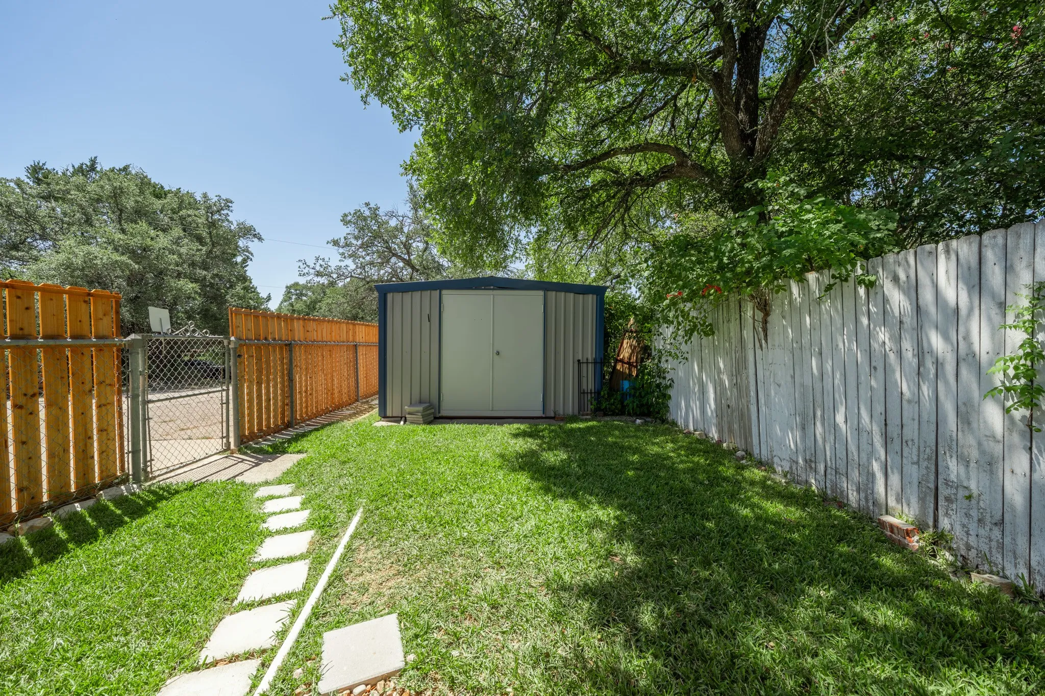 Single Family Residence For Sale in Bosque County , 360 County Road 1768, Clifton, Texas 76634, 3 Bedroom, 2 Bathroom, 2 Garage spaces, 1,765 Sqft, built in 1970, mls#21363366, Real Estate Agent in Clifton, Homes For Sale in Bosque county, Homes For Sale in Clifton, Realtor in Clifton Texas, Real Estate Brokerage Independent Realty Texas, Luminita Cordes Realtor