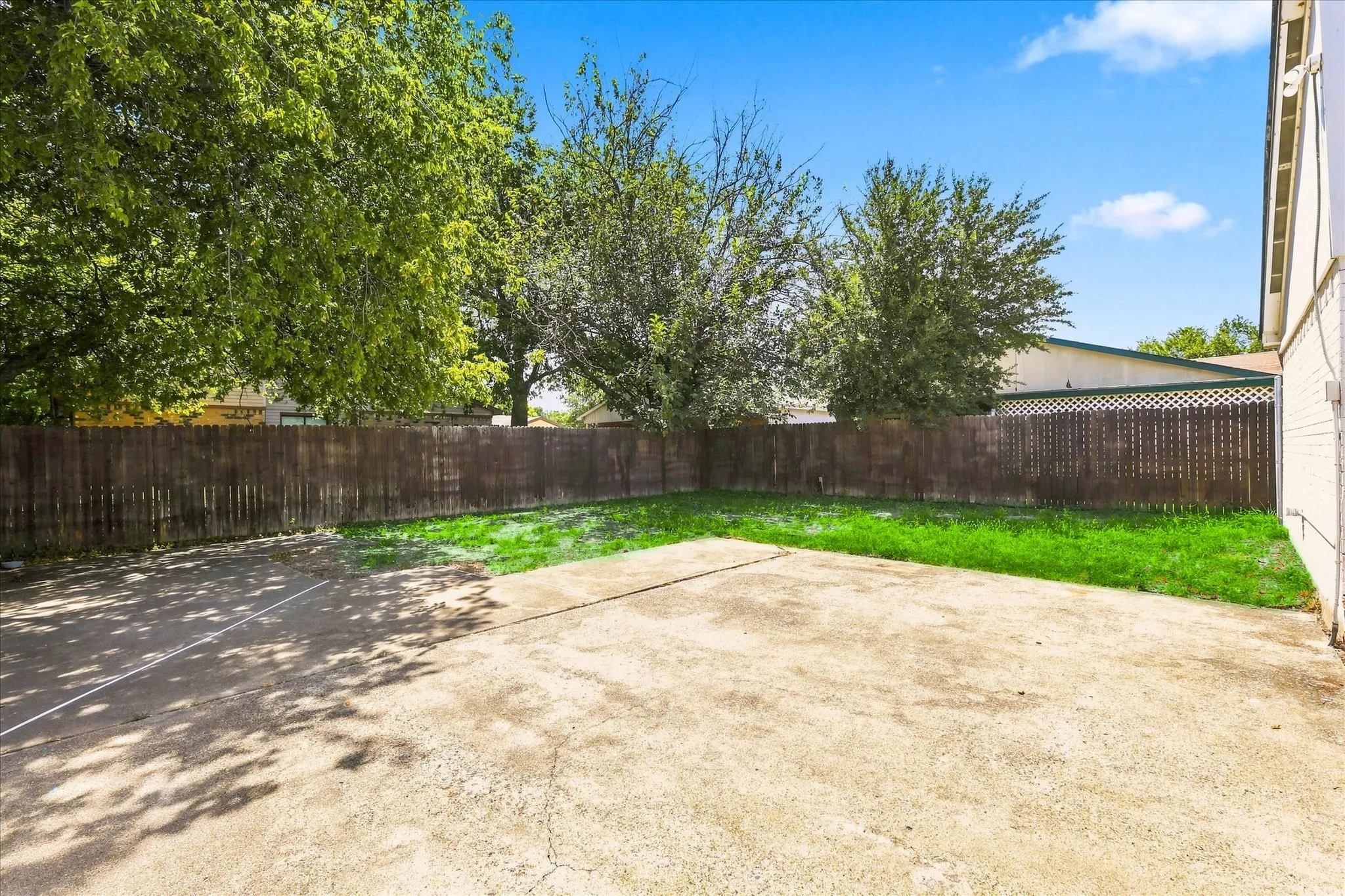 Single Family Residence For Sale in Dallas County , 420 Vincent Street, Cedar Hill, Texas 75104, 3 Bedroom, 2 Bathroom, 2 Garage spaces, 1,464 Sqft, built in 1984, mls#21223997, Real Estate Agent in Cedar Hill, Homes For Sale in Dallas county, Homes For Sale in Cedar Hill, Realtor in Cedar Hill Texas, Real Estate Brokerage Independent Realty Texas, Luminita Cordes Realtor