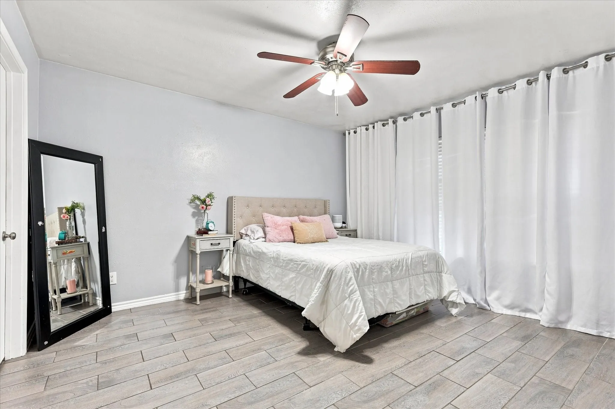 Single Family Residence For Sale in Dallas County , 420 Vincent Street, Cedar Hill, Texas 75104, 3 Bedroom, 2 Bathroom, 2 Garage spaces, 1,464 Sqft, built in 1984, mls#21223997, Real Estate Agent in Cedar Hill, Homes For Sale in Dallas county, Homes For Sale in Cedar Hill, Realtor in Cedar Hill Texas, Real Estate Brokerage Independent Realty Texas, Luminita Cordes Realtor