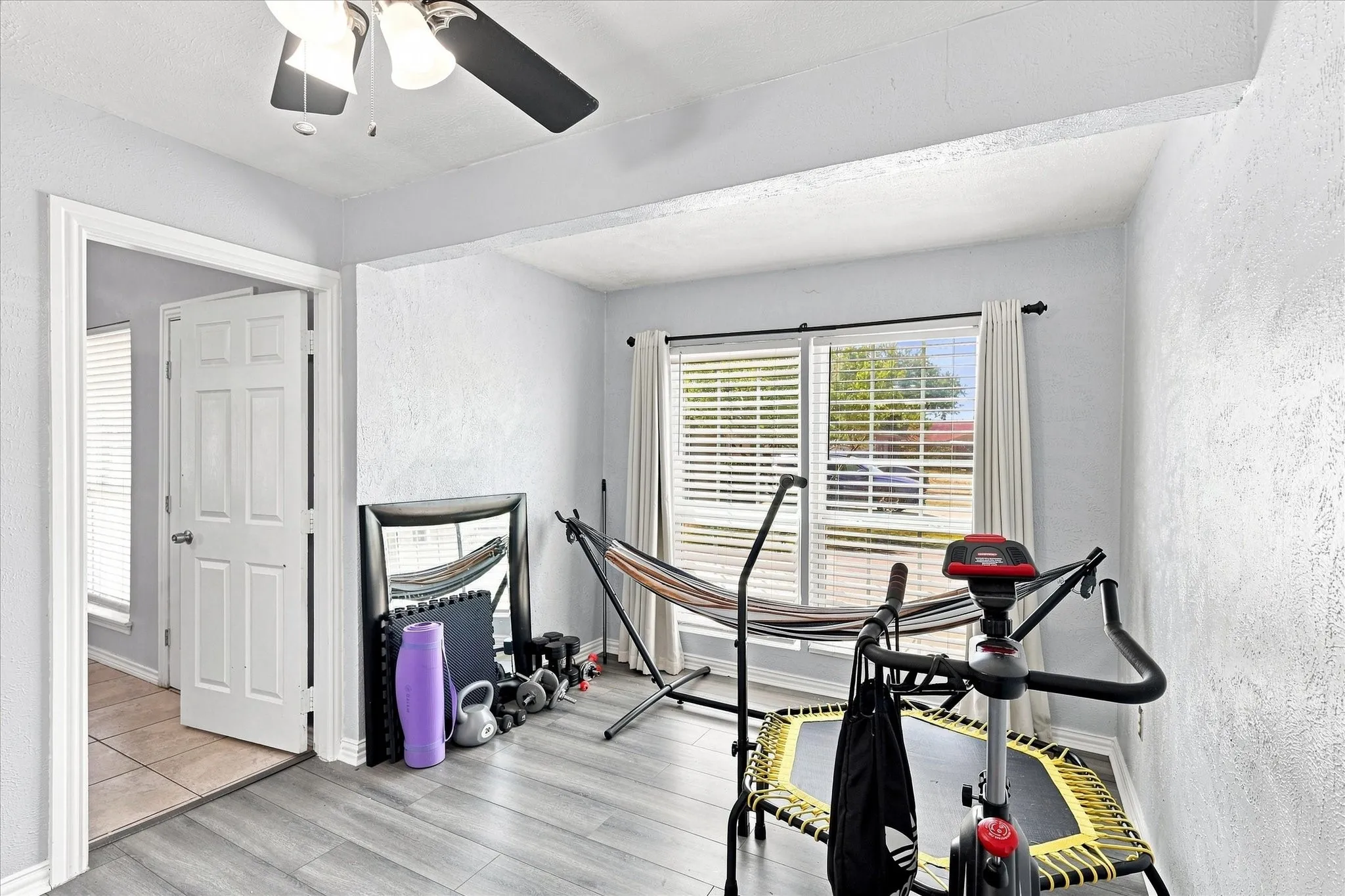 Single Family Residence For Sale in Dallas County , 420 Vincent Street, Cedar Hill, Texas 75104, 3 Bedroom, 2 Bathroom, 2 Garage spaces, 1,464 Sqft, built in 1984, mls#21223997, Real Estate Agent in Cedar Hill, Homes For Sale in Dallas county, Homes For Sale in Cedar Hill, Realtor in Cedar Hill Texas, Real Estate Brokerage Independent Realty Texas, Luminita Cordes Realtor