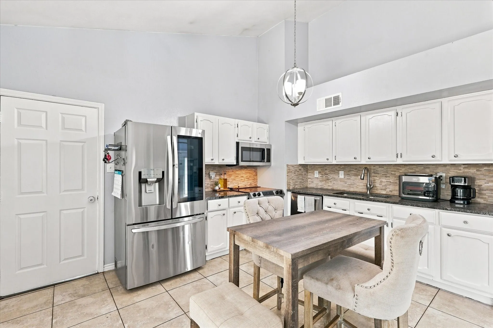 Single Family Residence For Sale in Dallas County , 420 Vincent Street, Cedar Hill, Texas 75104, 3 Bedroom, 2 Bathroom, 2 Garage spaces, 1,464 Sqft, built in 1984, mls#21223997, Real Estate Agent in Cedar Hill, Homes For Sale in Dallas county, Homes For Sale in Cedar Hill, Realtor in Cedar Hill Texas, Real Estate Brokerage Independent Realty Texas, Luminita Cordes Realtor