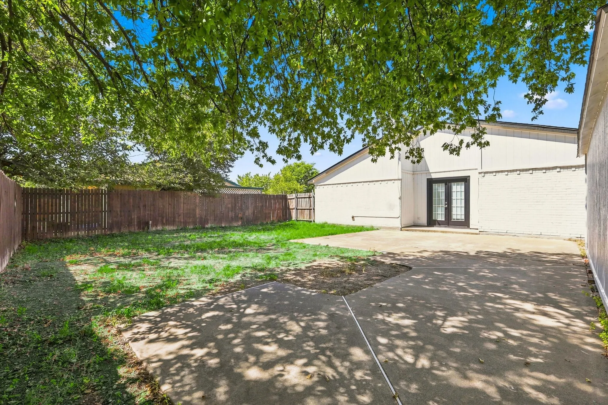 Single Family Residence For Sale in Dallas County , 420 Vincent Street, Cedar Hill, Texas 75104, 3 Bedroom, 2 Bathroom, 2 Garage spaces, 1,464 Sqft, built in 1984, mls#21223997, Real Estate Agent in Cedar Hill, Homes For Sale in Dallas county, Homes For Sale in Cedar Hill, Realtor in Cedar Hill Texas, Real Estate Brokerage Independent Realty Texas, Luminita Cordes Realtor
