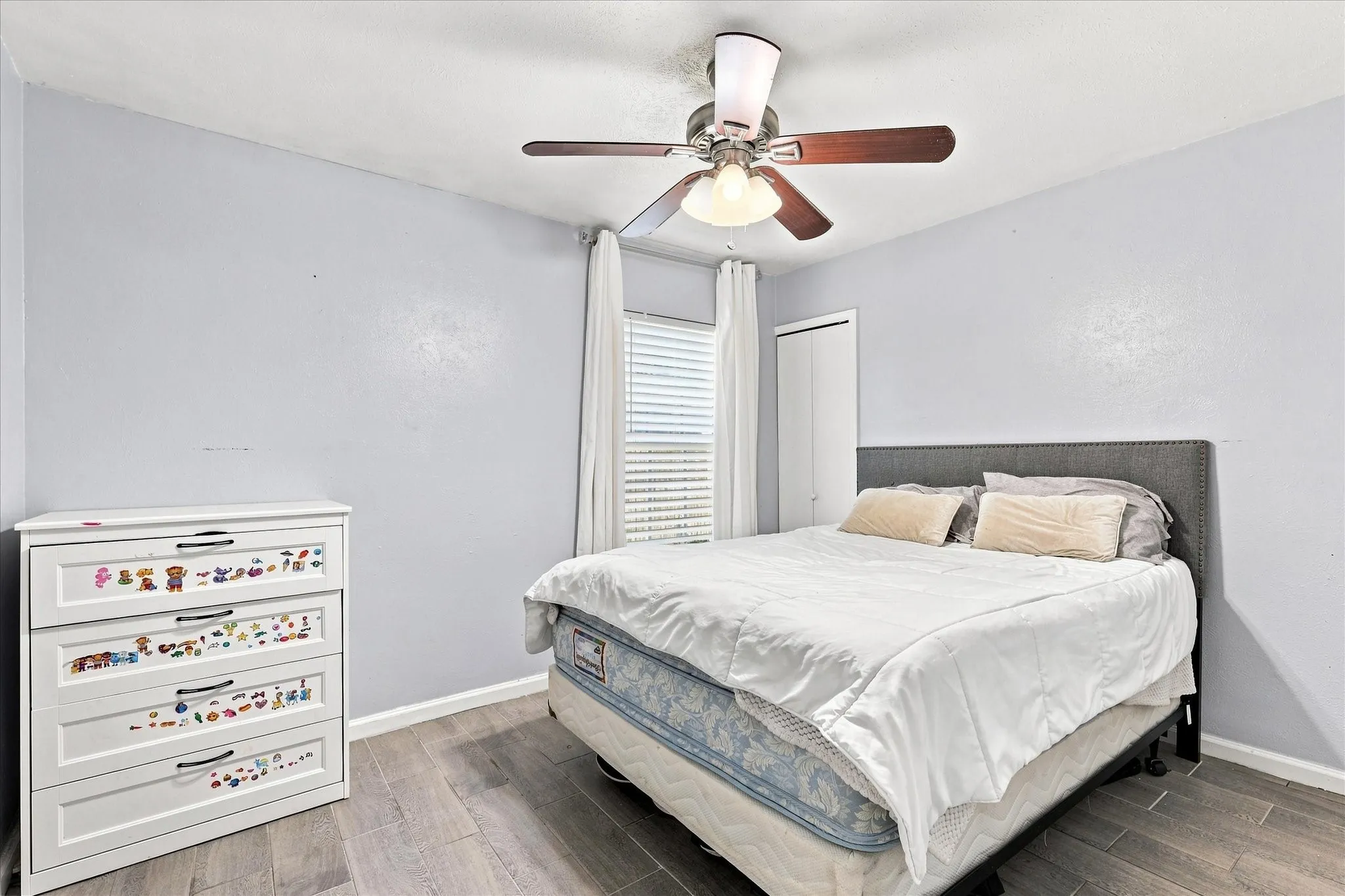 Single Family Residence For Sale in Dallas County , 420 Vincent Street, Cedar Hill, Texas 75104, 3 Bedroom, 2 Bathroom, 2 Garage spaces, 1,464 Sqft, built in 1984, mls#21223997, Real Estate Agent in Cedar Hill, Homes For Sale in Dallas county, Homes For Sale in Cedar Hill, Realtor in Cedar Hill Texas, Real Estate Brokerage Independent Realty Texas, Luminita Cordes Realtor