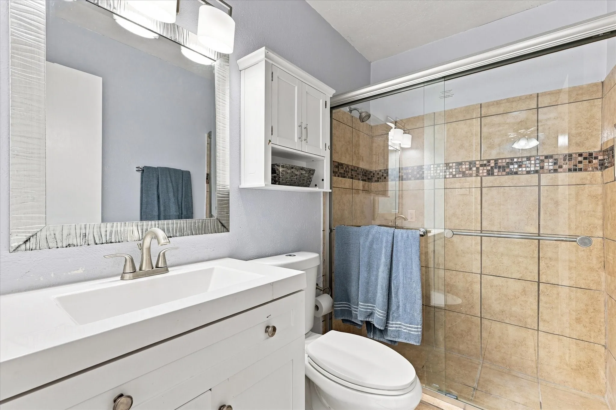 Single Family Residence For Sale in Dallas County , 420 Vincent Street, Cedar Hill, Texas 75104, 3 Bedroom, 2 Bathroom, 2 Garage spaces, 1,464 Sqft, built in 1984, mls#21223997, Real Estate Agent in Cedar Hill, Homes For Sale in Dallas county, Homes For Sale in Cedar Hill, Realtor in Cedar Hill Texas, Real Estate Brokerage Independent Realty Texas, Luminita Cordes Realtor