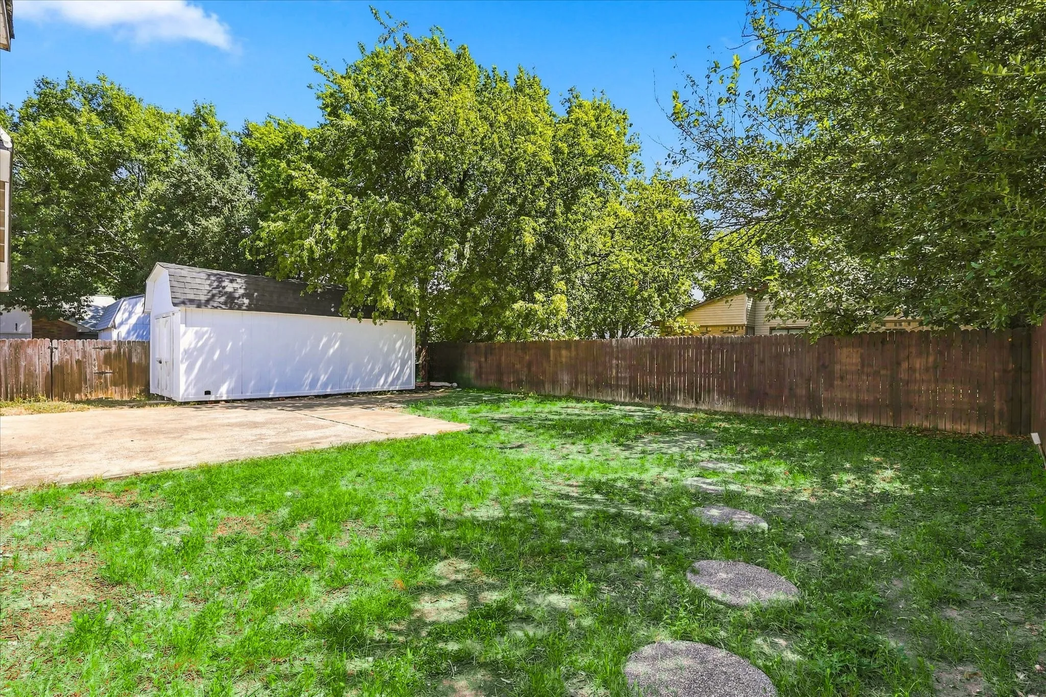Single Family Residence For Sale in Dallas County , 420 Vincent Street, Cedar Hill, Texas 75104, 3 Bedroom, 2 Bathroom, 2 Garage spaces, 1,464 Sqft, built in 1984, mls#21223997, Real Estate Agent in Cedar Hill, Homes For Sale in Dallas county, Homes For Sale in Cedar Hill, Realtor in Cedar Hill Texas, Real Estate Brokerage Independent Realty Texas, Luminita Cordes Realtor