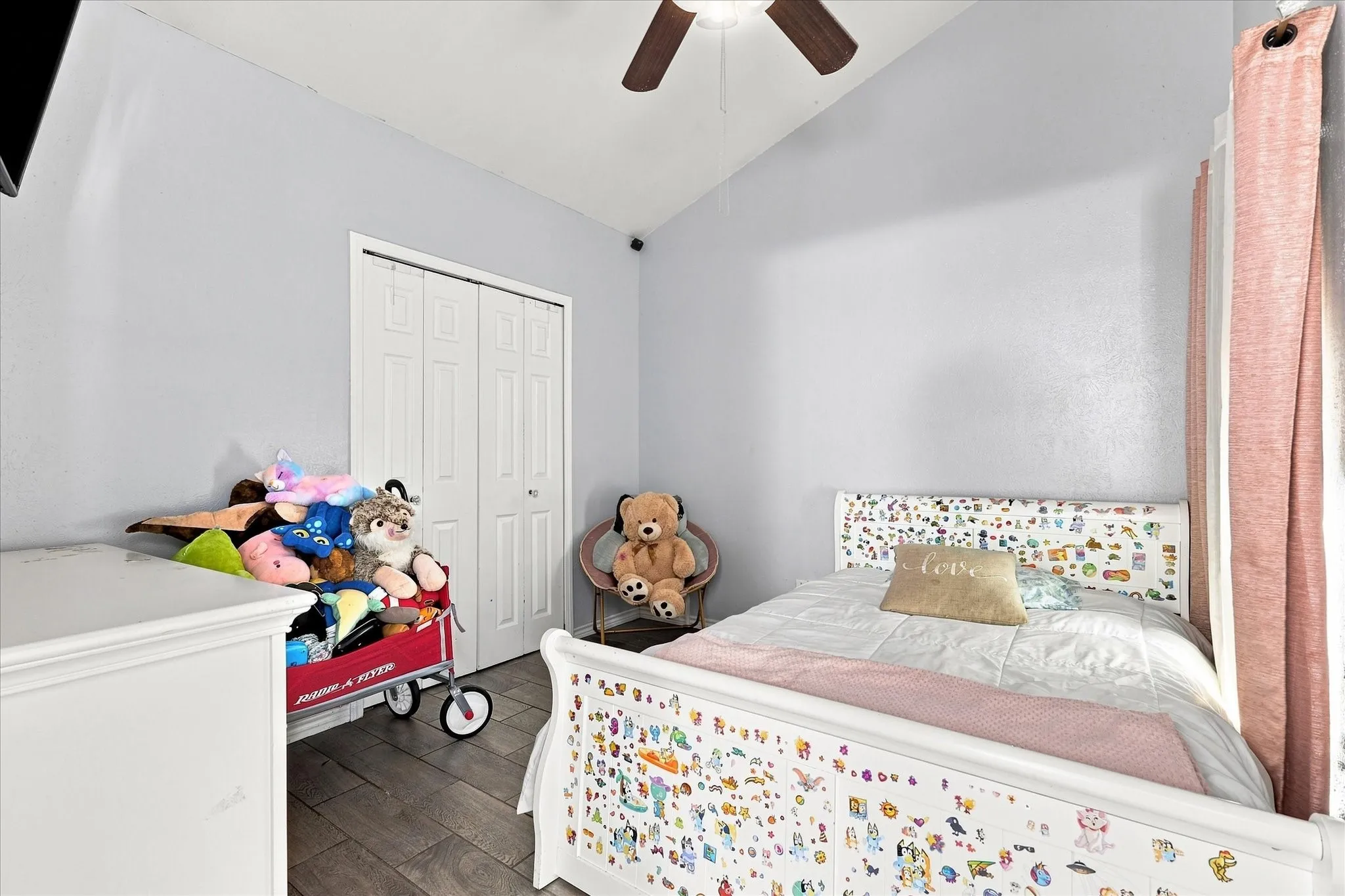 Single Family Residence For Sale in Dallas County , 420 Vincent Street, Cedar Hill, Texas 75104, 3 Bedroom, 2 Bathroom, 2 Garage spaces, 1,464 Sqft, built in 1984, mls#21223997, Real Estate Agent in Cedar Hill, Homes For Sale in Dallas county, Homes For Sale in Cedar Hill, Realtor in Cedar Hill Texas, Real Estate Brokerage Independent Realty Texas, Luminita Cordes Realtor