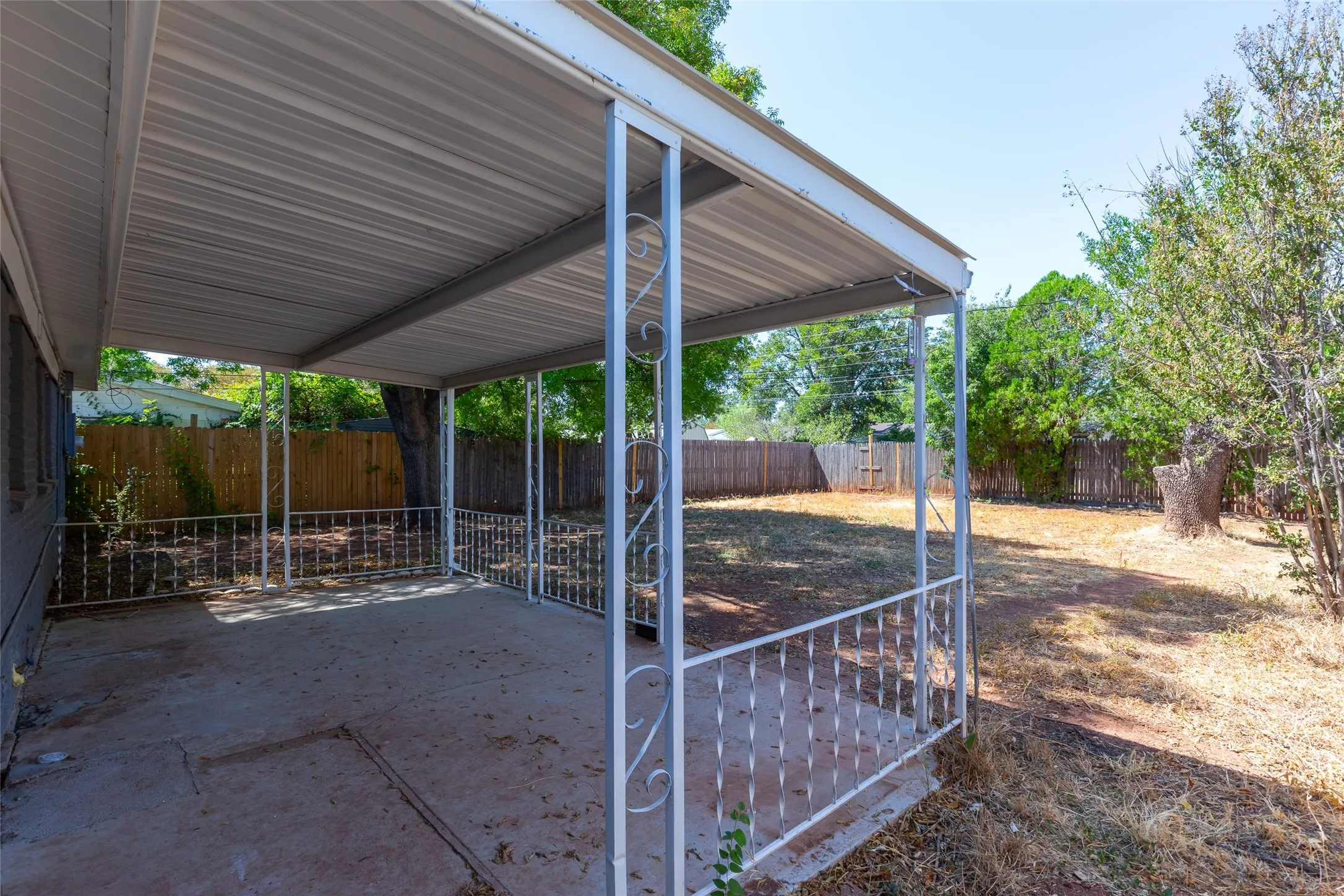 Single Family Residence For Sale in Taylor County , 2142 N Mockingbird Lane, Abilene, Texas 79603, 3 Bedroom, 2 Bathroom, Garage spaces, 1,271 Sqft, built in 1955, mls#21364118, Real Estate Agent in Abilene, Homes For Sale in Taylor county, Homes For Sale in Abilene, Realtor in Abilene Texas, Real Estate Brokerage Independent Realty Texas, Luminita Cordes Realtor