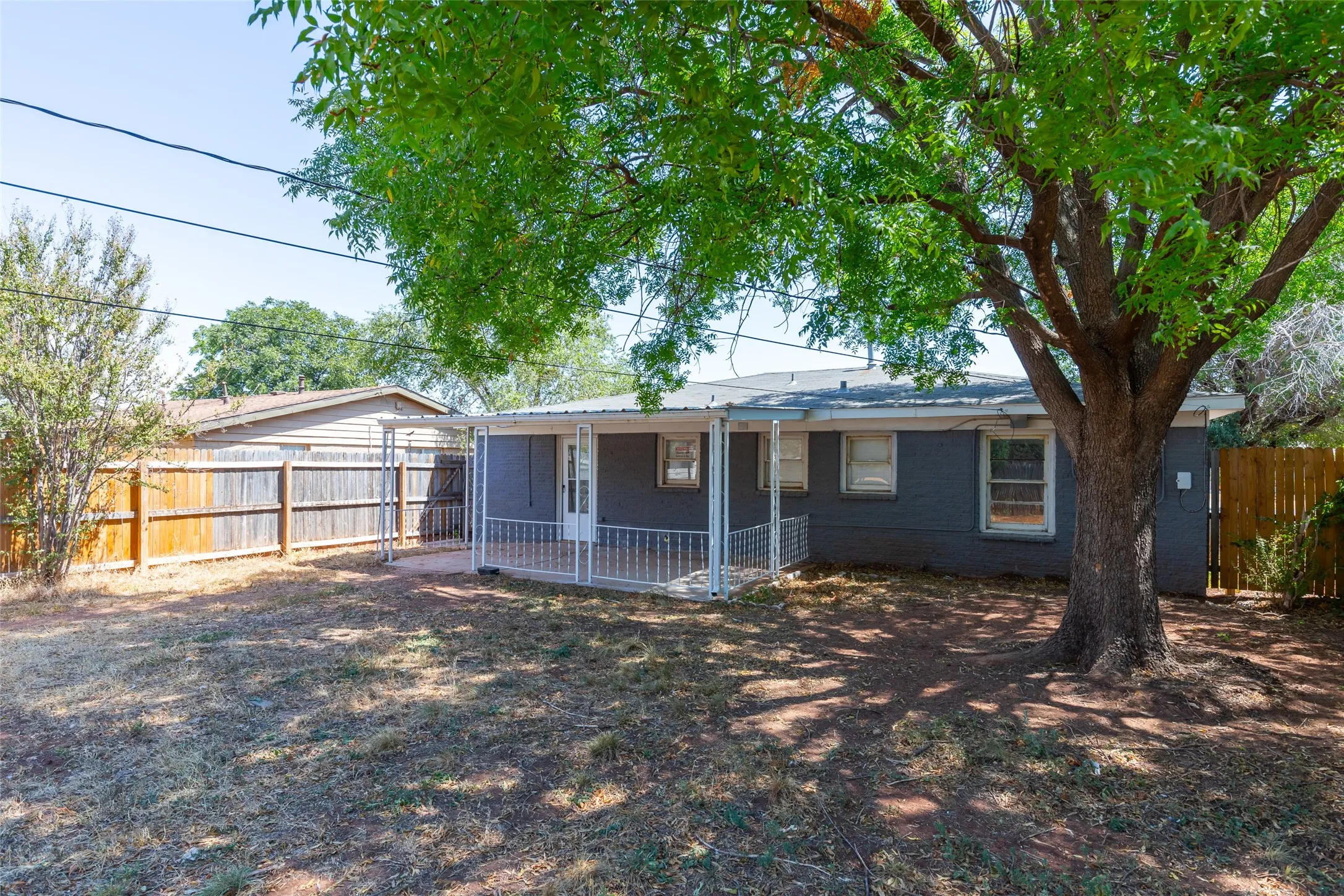 Single Family Residence For Sale in Taylor County , 2142 N Mockingbird Lane, Abilene, Texas 79603, 3 Bedroom, 2 Bathroom, Garage spaces, 1,271 Sqft, built in 1955, mls#21364118, Real Estate Agent in Abilene, Homes For Sale in Taylor county, Homes For Sale in Abilene, Realtor in Abilene Texas, Real Estate Brokerage Independent Realty Texas, Luminita Cordes Realtor