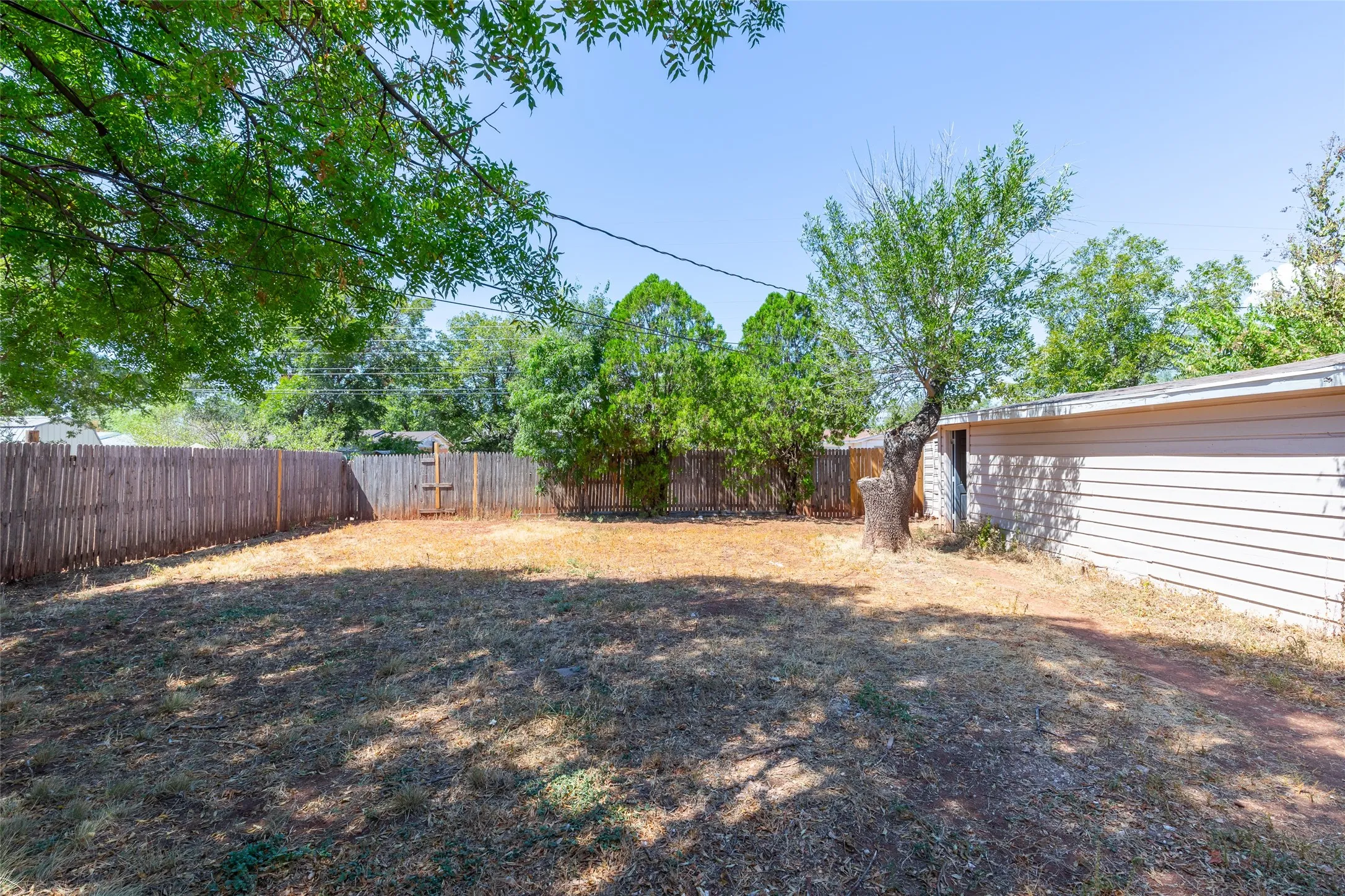 Single Family Residence For Sale in Taylor County , 2142 N Mockingbird Lane, Abilene, Texas 79603, 3 Bedroom, 2 Bathroom, Garage spaces, 1,271 Sqft, built in 1955, mls#21364118, Real Estate Agent in Abilene, Homes For Sale in Taylor county, Homes For Sale in Abilene, Realtor in Abilene Texas, Real Estate Brokerage Independent Realty Texas, Luminita Cordes Realtor