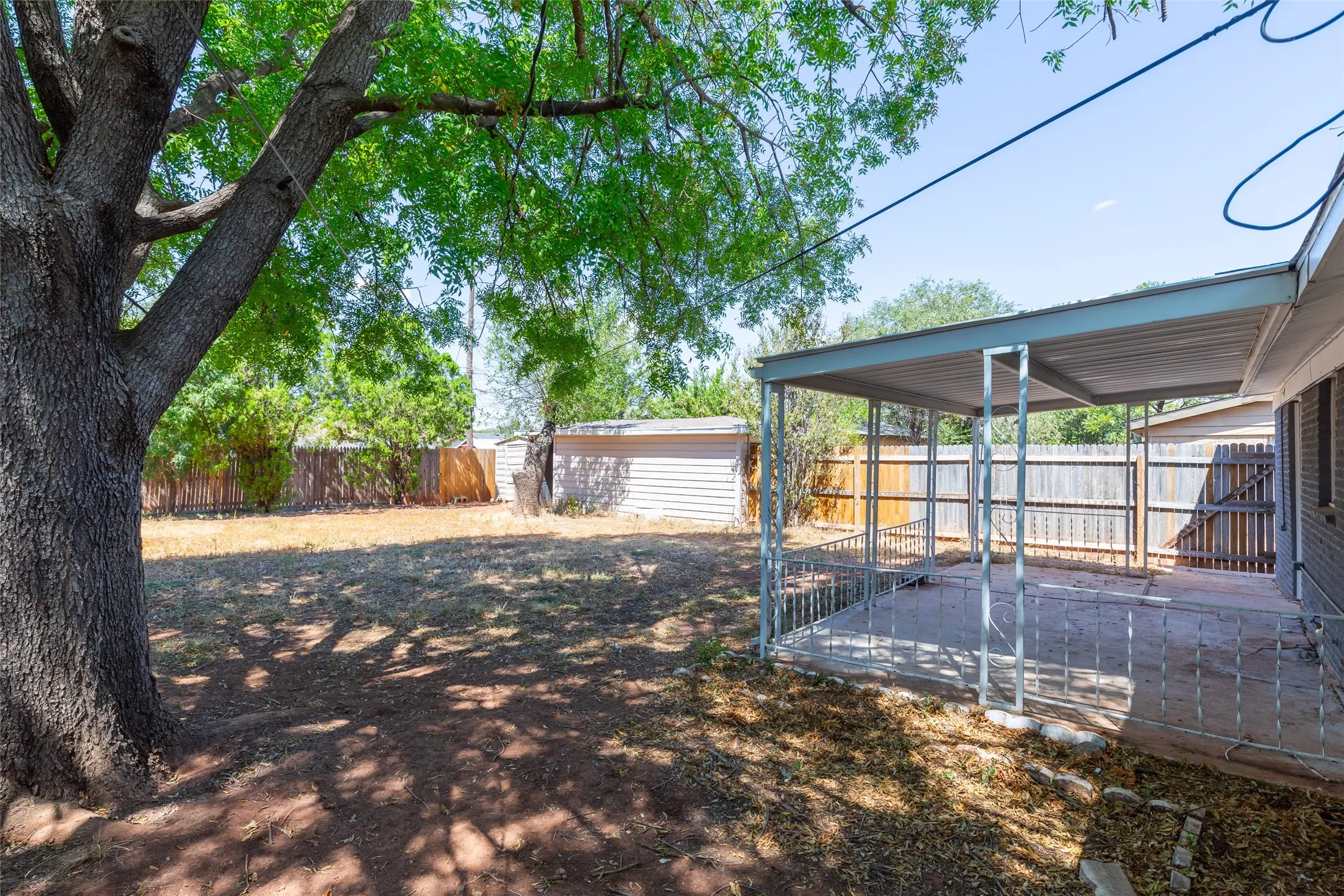Single Family Residence For Sale in Taylor County , 2142 N Mockingbird Lane, Abilene, Texas 79603, 3 Bedroom, 2 Bathroom, Garage spaces, 1,271 Sqft, built in 1955, mls#21364118, Real Estate Agent in Abilene, Homes For Sale in Taylor county, Homes For Sale in Abilene, Realtor in Abilene Texas, Real Estate Brokerage Independent Realty Texas, Luminita Cordes Realtor