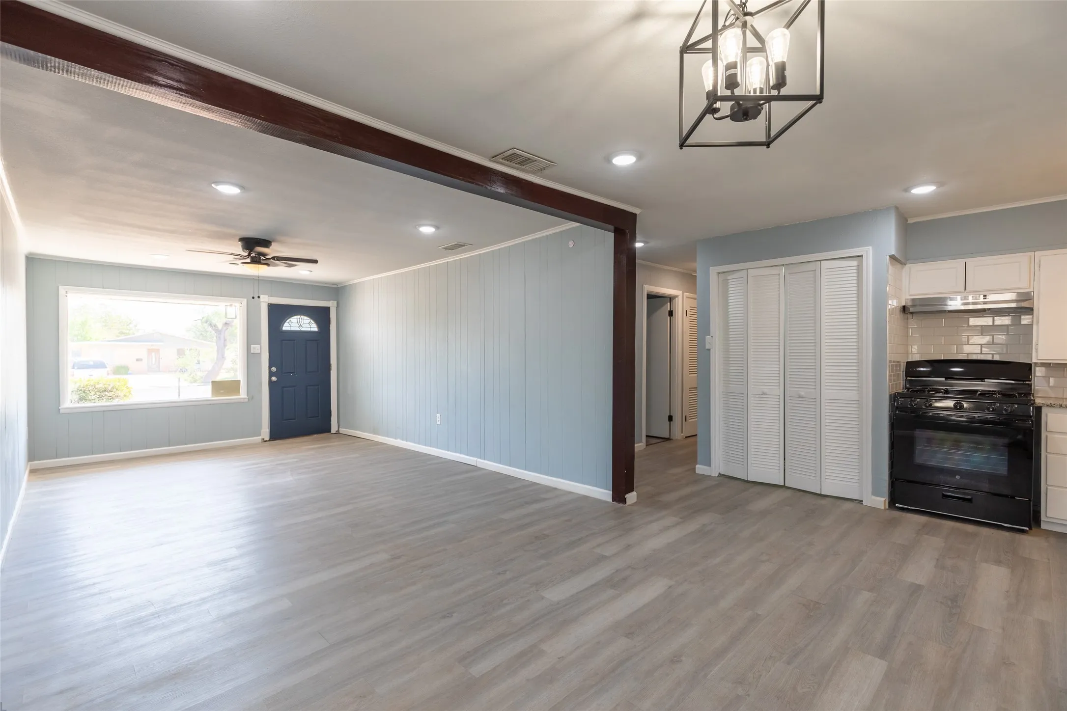 Single Family Residence For Sale in Taylor County , 2142 N Mockingbird Lane, Abilene, Texas 79603, 3 Bedroom, 2 Bathroom, Garage spaces, 1,271 Sqft, built in 1955, mls#21364118, Real Estate Agent in Abilene, Homes For Sale in Taylor county, Homes For Sale in Abilene, Realtor in Abilene Texas, Real Estate Brokerage Independent Realty Texas, Luminita Cordes Realtor