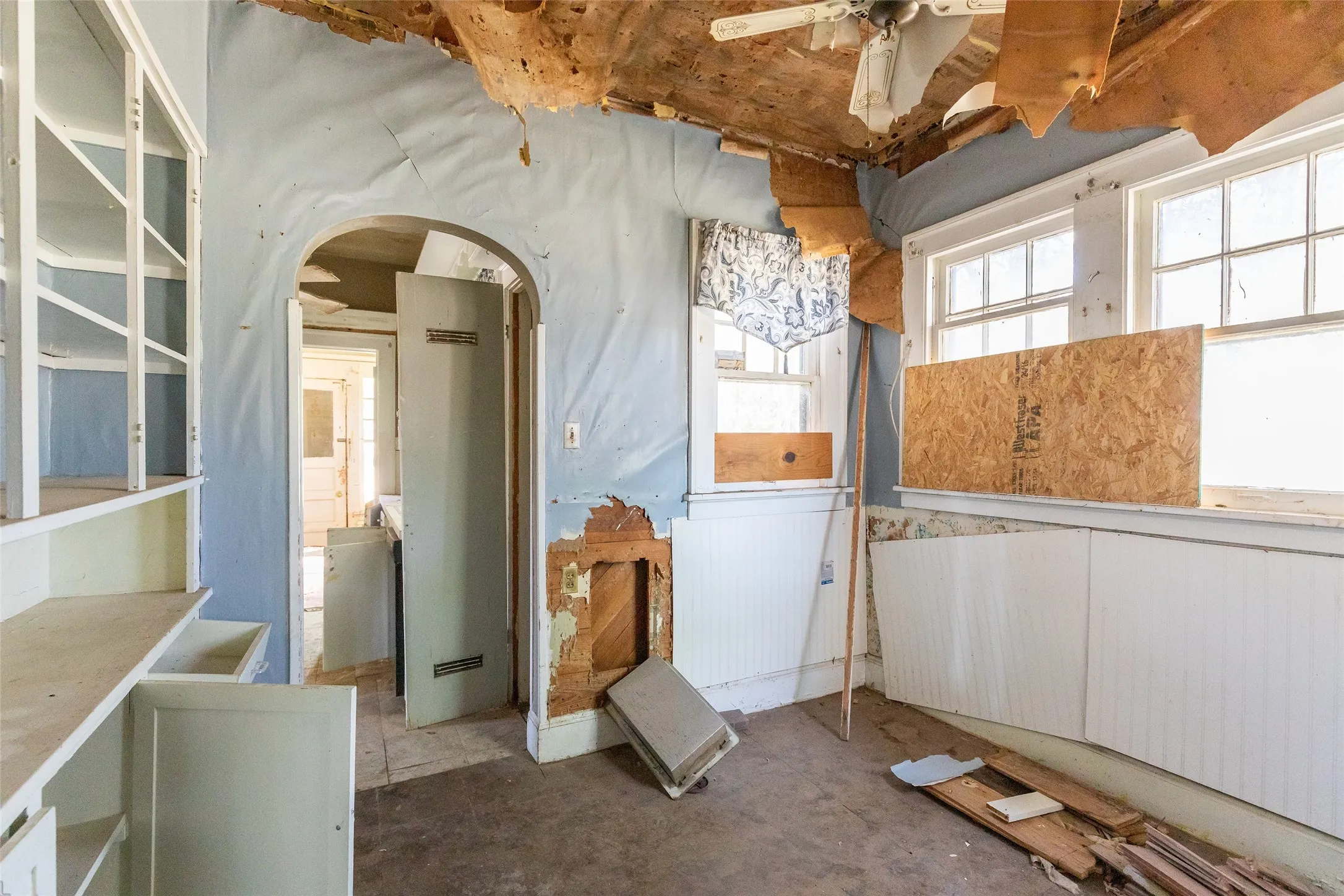 Single Family Residence For Sale in Taylor County , 750 Beech Street, Abilene, Texas 79601, 6 Bedroom, 3 Bathroom, 2 Garage spaces, 2,408 Sqft, built in 1925, mls#21362007, Real Estate Agent in Abilene, Homes For Sale in Taylor county, Homes For Sale in Abilene, Realtor in Abilene Texas, Real Estate Brokerage Independent Realty Texas, Luminita Cordes Realtor