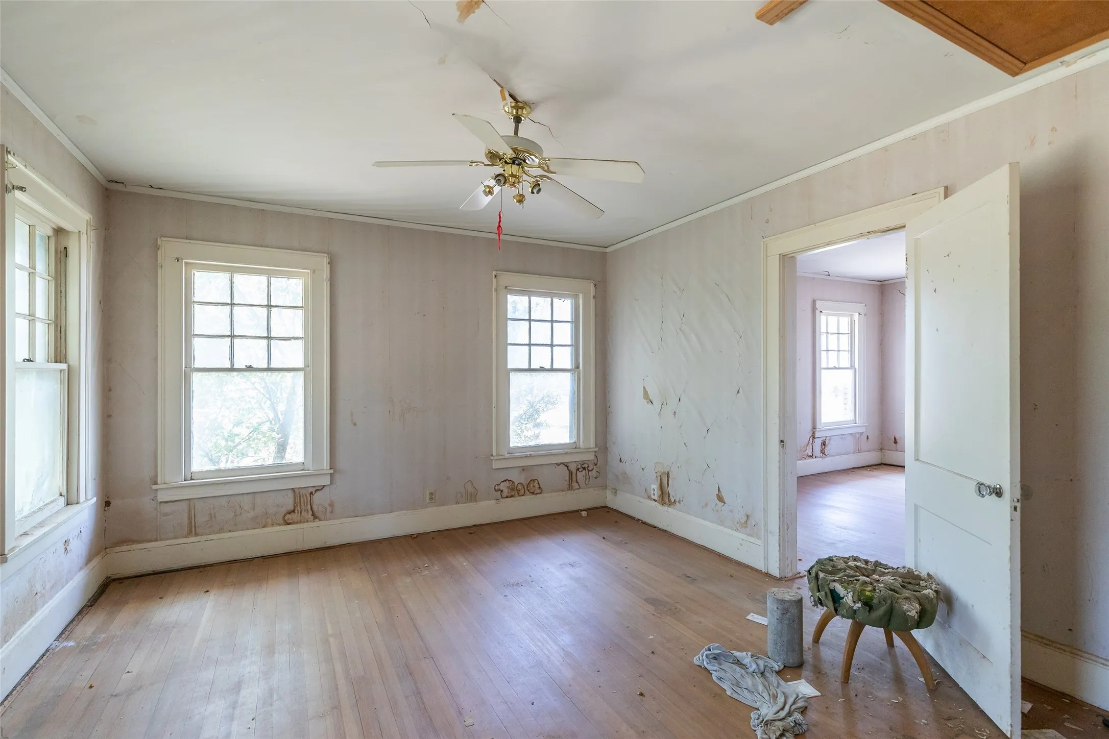 Single Family Residence For Sale in Taylor County , 750 Beech Street, Abilene, Texas 79601, 6 Bedroom, 3 Bathroom, 2 Garage spaces, 2,408 Sqft, built in 1925, mls#21362007, Real Estate Agent in Abilene, Homes For Sale in Taylor county, Homes For Sale in Abilene, Realtor in Abilene Texas, Real Estate Brokerage Independent Realty Texas, Luminita Cordes Realtor