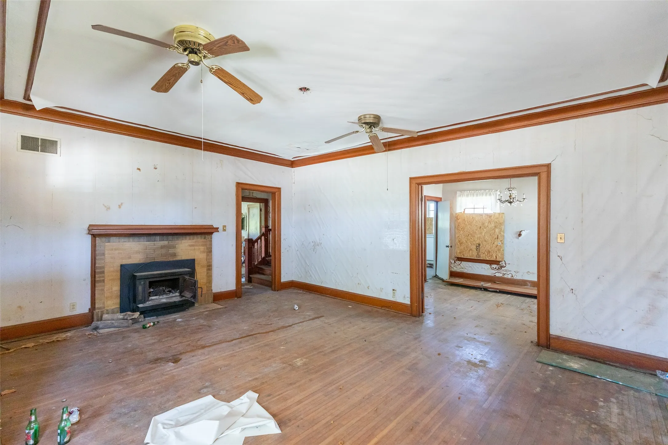 Single Family Residence For Sale in Taylor County , 750 Beech Street, Abilene, Texas 79601, 6 Bedroom, 3 Bathroom, 2 Garage spaces, 2,408 Sqft, built in 1925, mls#21362007, Real Estate Agent in Abilene, Homes For Sale in Taylor county, Homes For Sale in Abilene, Realtor in Abilene Texas, Real Estate Brokerage Independent Realty Texas, Luminita Cordes Realtor