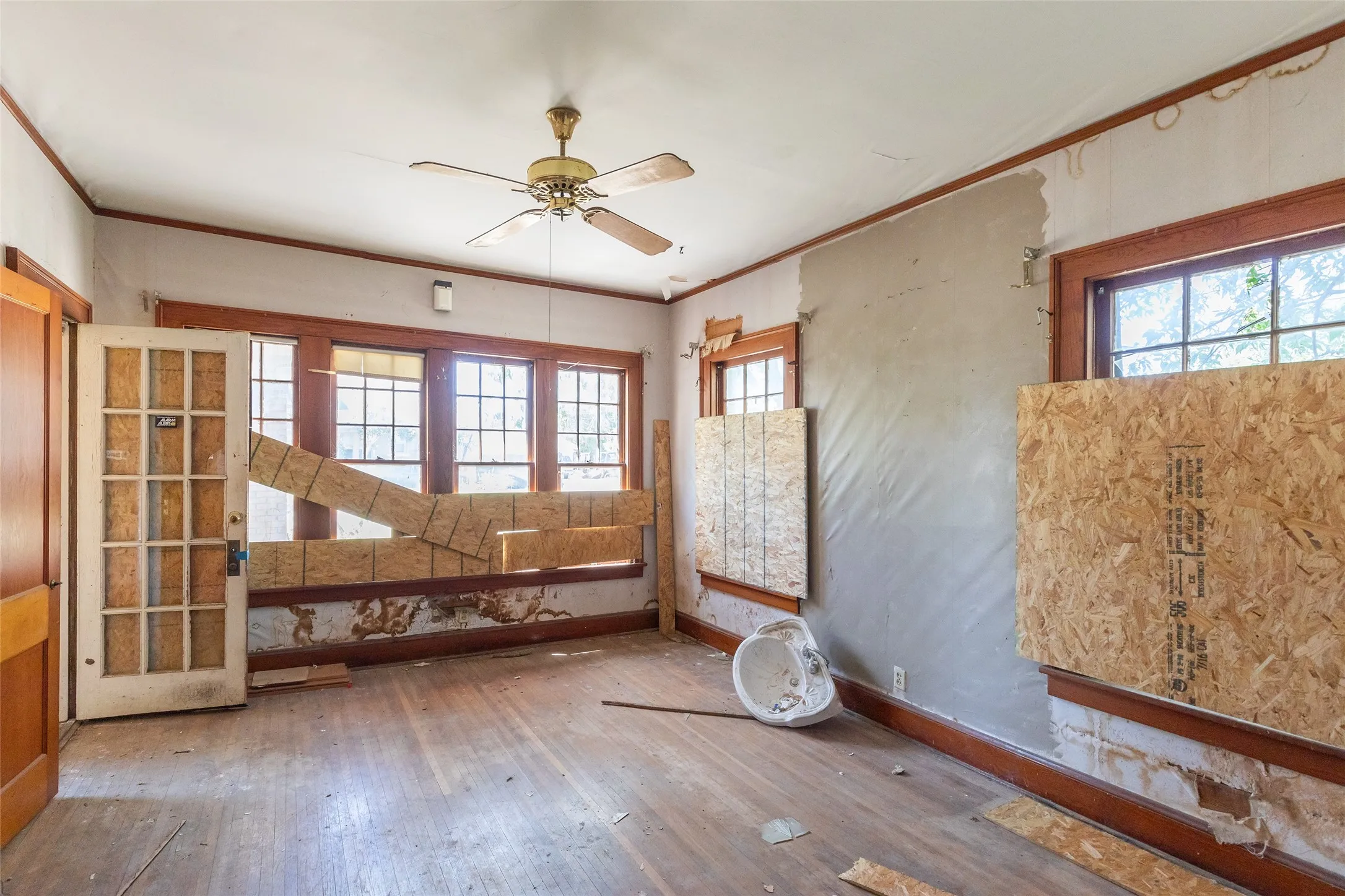 Single Family Residence For Sale in Taylor County , 750 Beech Street, Abilene, Texas 79601, 6 Bedroom, 3 Bathroom, 2 Garage spaces, 2,408 Sqft, built in 1925, mls#21362007, Real Estate Agent in Abilene, Homes For Sale in Taylor county, Homes For Sale in Abilene, Realtor in Abilene Texas, Real Estate Brokerage Independent Realty Texas, Luminita Cordes Realtor