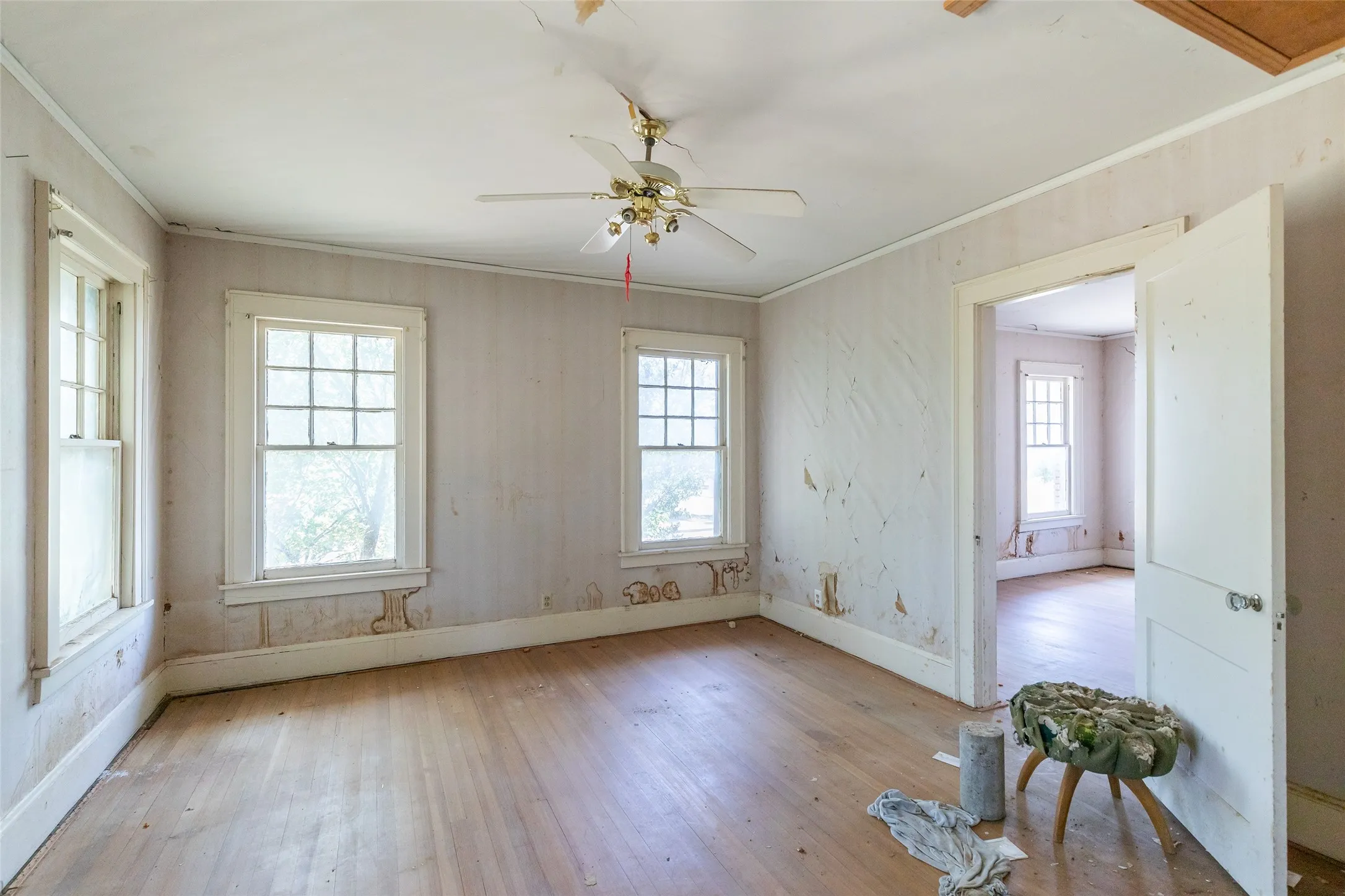 Single Family Residence For Sale in Taylor County , 750 Beech Street, Abilene, Texas 79601, 6 Bedroom, 3 Bathroom, 2 Garage spaces, 2,408 Sqft, built in 1925, mls#21362007, Real Estate Agent in Abilene, Homes For Sale in Taylor county, Homes For Sale in Abilene, Realtor in Abilene Texas, Real Estate Brokerage Independent Realty Texas, Luminita Cordes Realtor