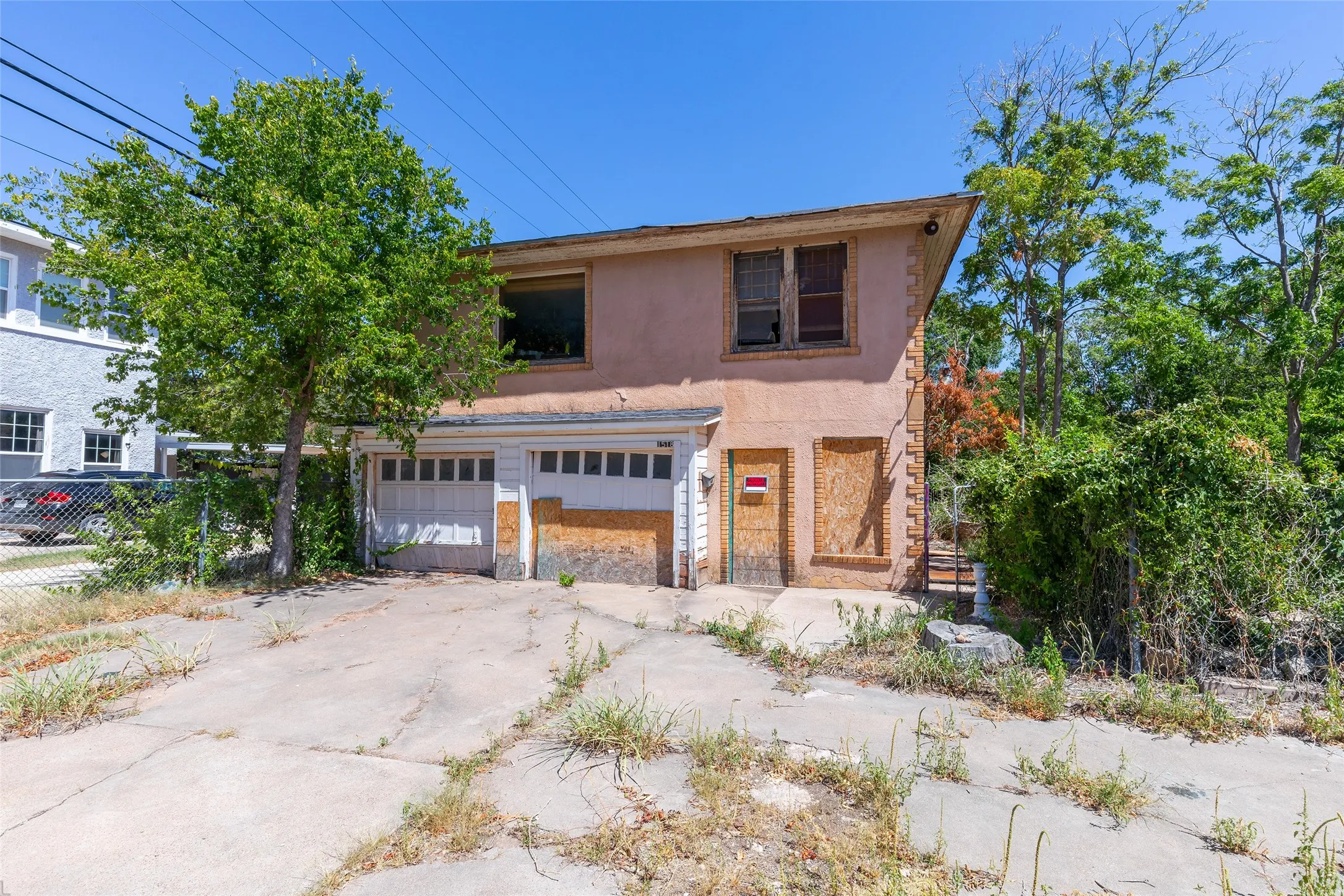Single Family Residence For Sale in Taylor County , 750 Beech Street, Abilene, Texas 79601, 6 Bedroom, 3 Bathroom, 2 Garage spaces, 2,408 Sqft, built in 1925, mls#21362007, Real Estate Agent in Abilene, Homes For Sale in Taylor county, Homes For Sale in Abilene, Realtor in Abilene Texas, Real Estate Brokerage Independent Realty Texas, Luminita Cordes Realtor