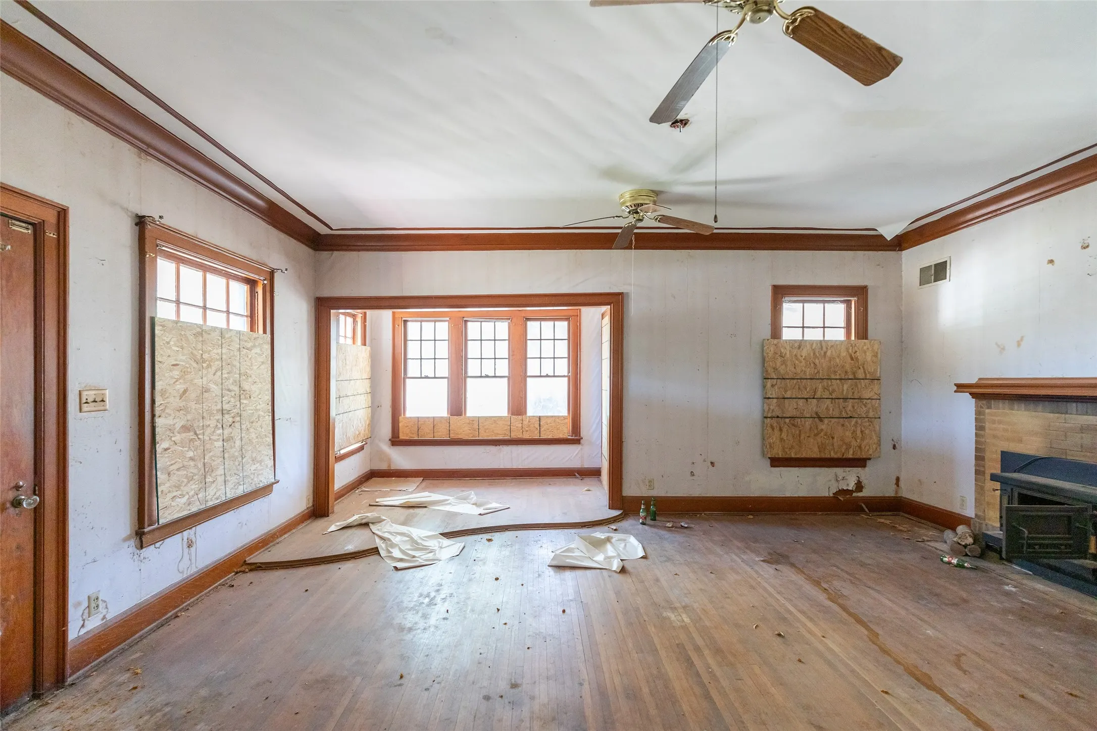Single Family Residence For Sale in Taylor County , 750 Beech Street, Abilene, Texas 79601, 6 Bedroom, 3 Bathroom, 2 Garage spaces, 2,408 Sqft, built in 1925, mls#21362007, Real Estate Agent in Abilene, Homes For Sale in Taylor county, Homes For Sale in Abilene, Realtor in Abilene Texas, Real Estate Brokerage Independent Realty Texas, Luminita Cordes Realtor