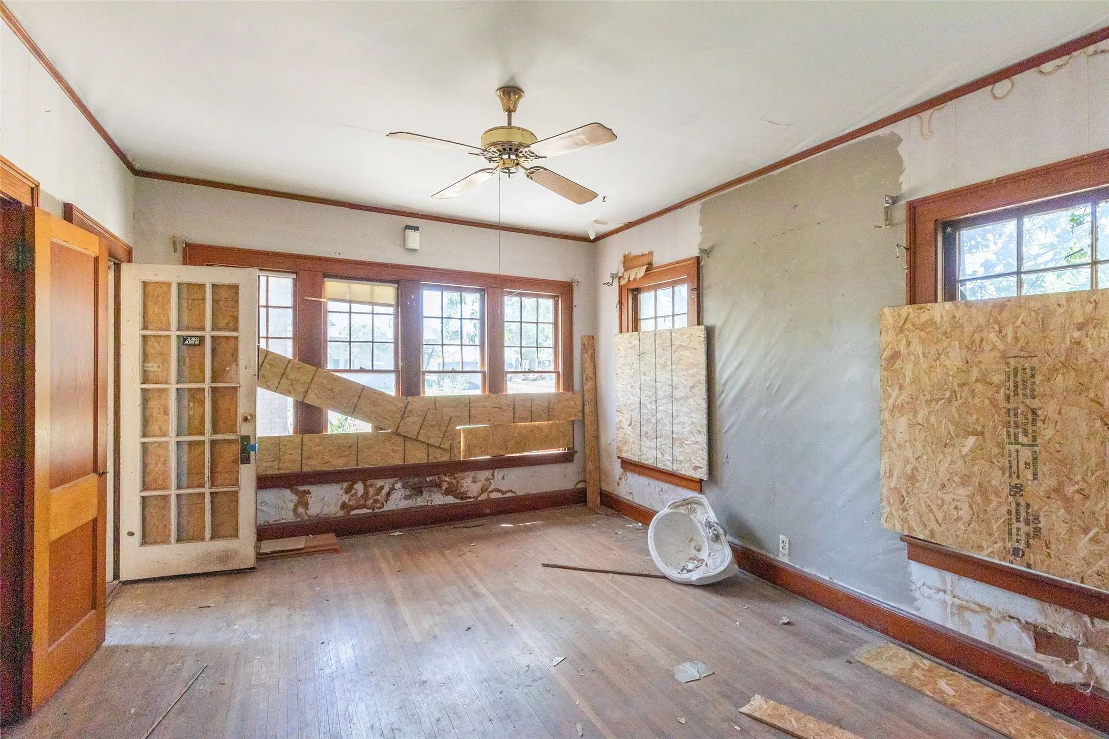 Single Family Residence For Sale in Taylor County , 750 Beech Street, Abilene, Texas 79601, 6 Bedroom, 3 Bathroom, 2 Garage spaces, 2,408 Sqft, built in 1925, mls#21362007, Real Estate Agent in Abilene, Homes For Sale in Taylor county, Homes For Sale in Abilene, Realtor in Abilene Texas, Real Estate Brokerage Independent Realty Texas, Luminita Cordes Realtor