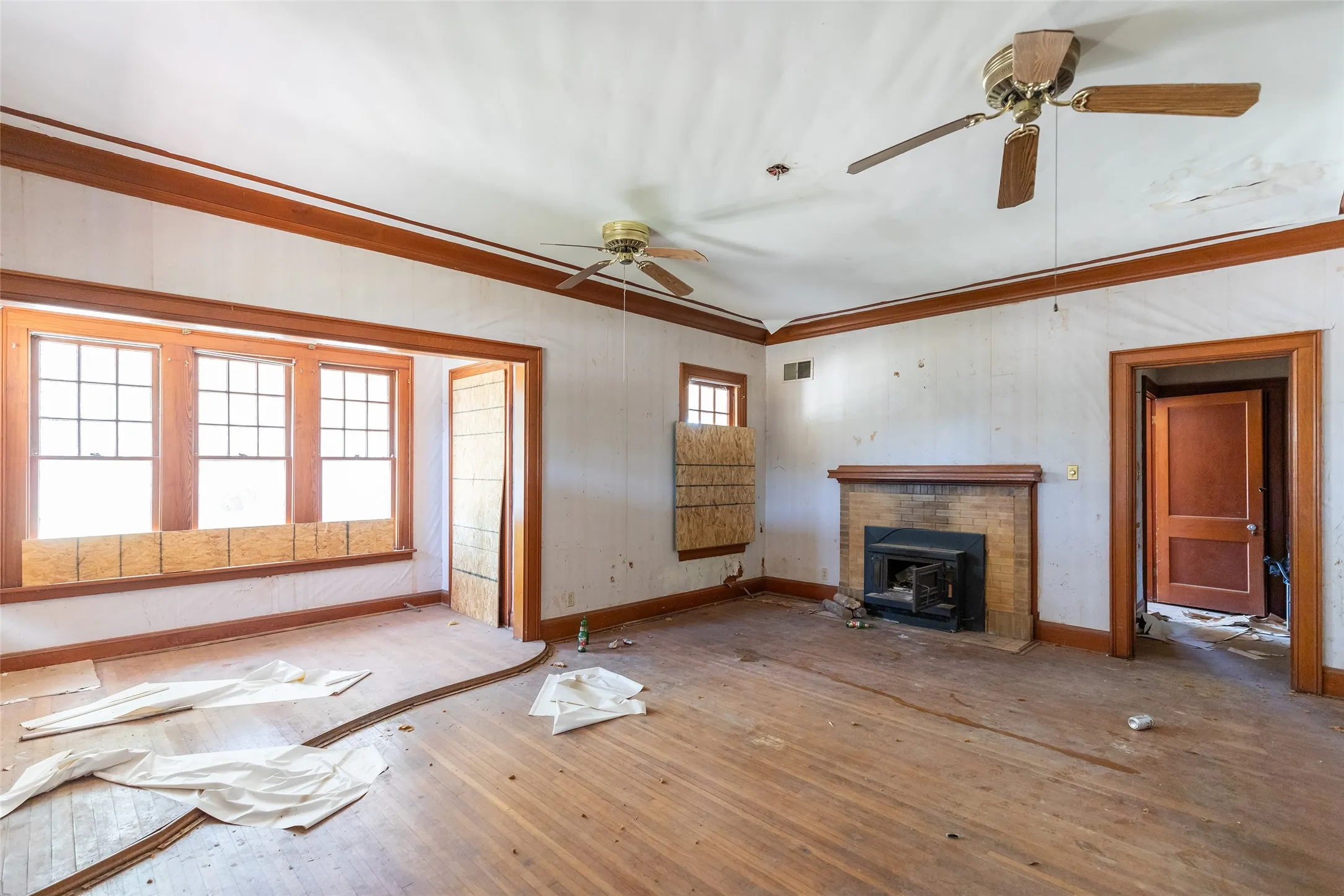 Single Family Residence For Sale in Taylor County , 750 Beech Street, Abilene, Texas 79601, 6 Bedroom, 3 Bathroom, 2 Garage spaces, 2,408 Sqft, built in 1925, mls#21362007, Real Estate Agent in Abilene, Homes For Sale in Taylor county, Homes For Sale in Abilene, Realtor in Abilene Texas, Real Estate Brokerage Independent Realty Texas, Luminita Cordes Realtor
